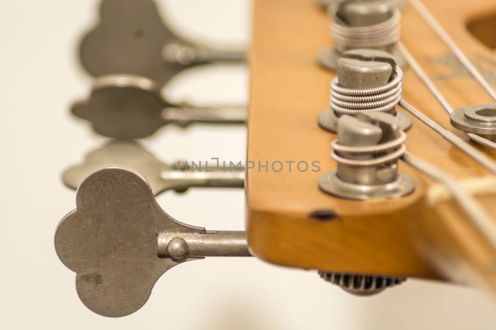 close up of tuning heads of a electric bass