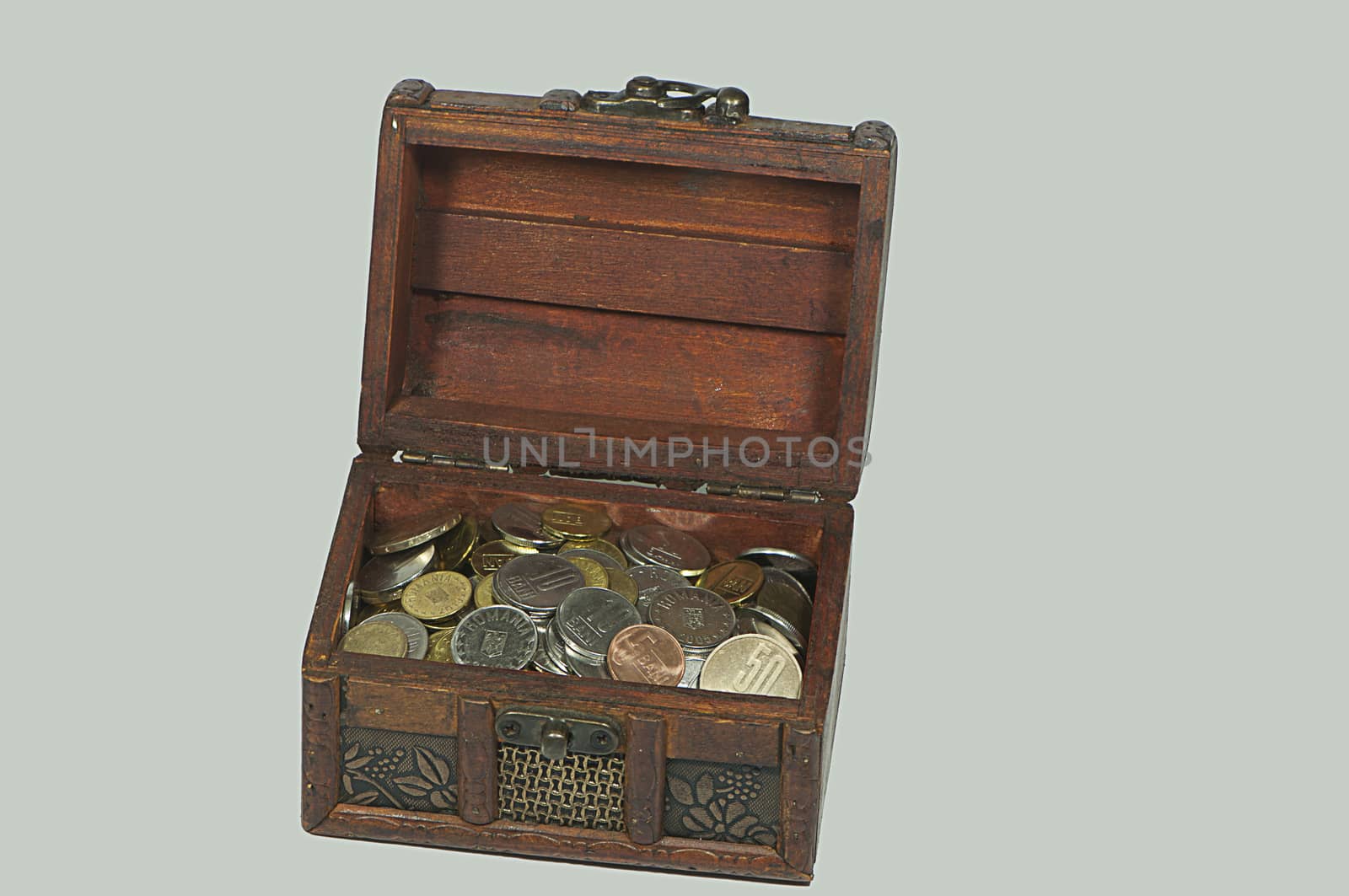 Treasure chest with romanian currency