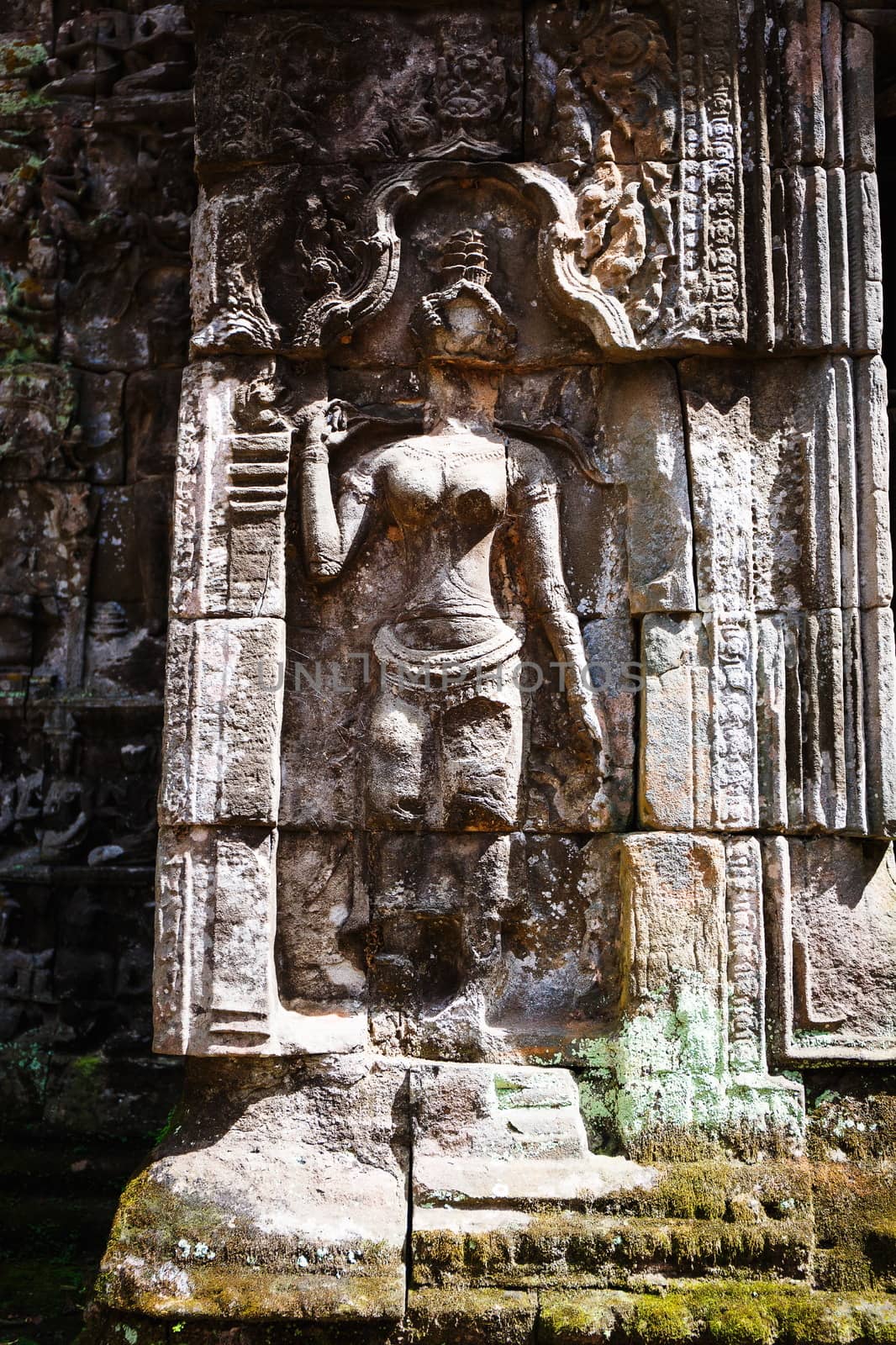 Bas relief in Banteay Srei, Cambodia by gorov108