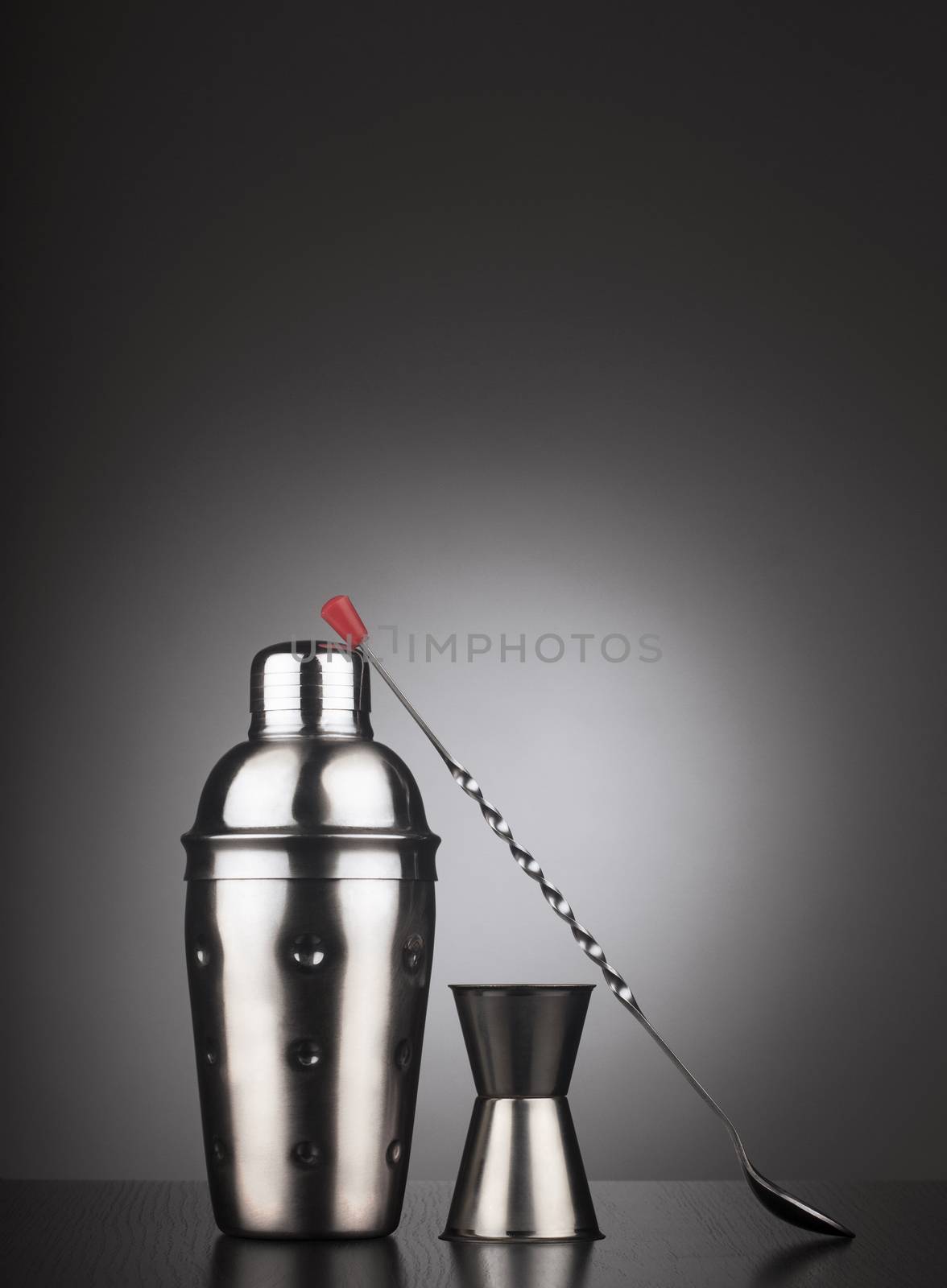 Drinks shaker with cocktail tools by macondo