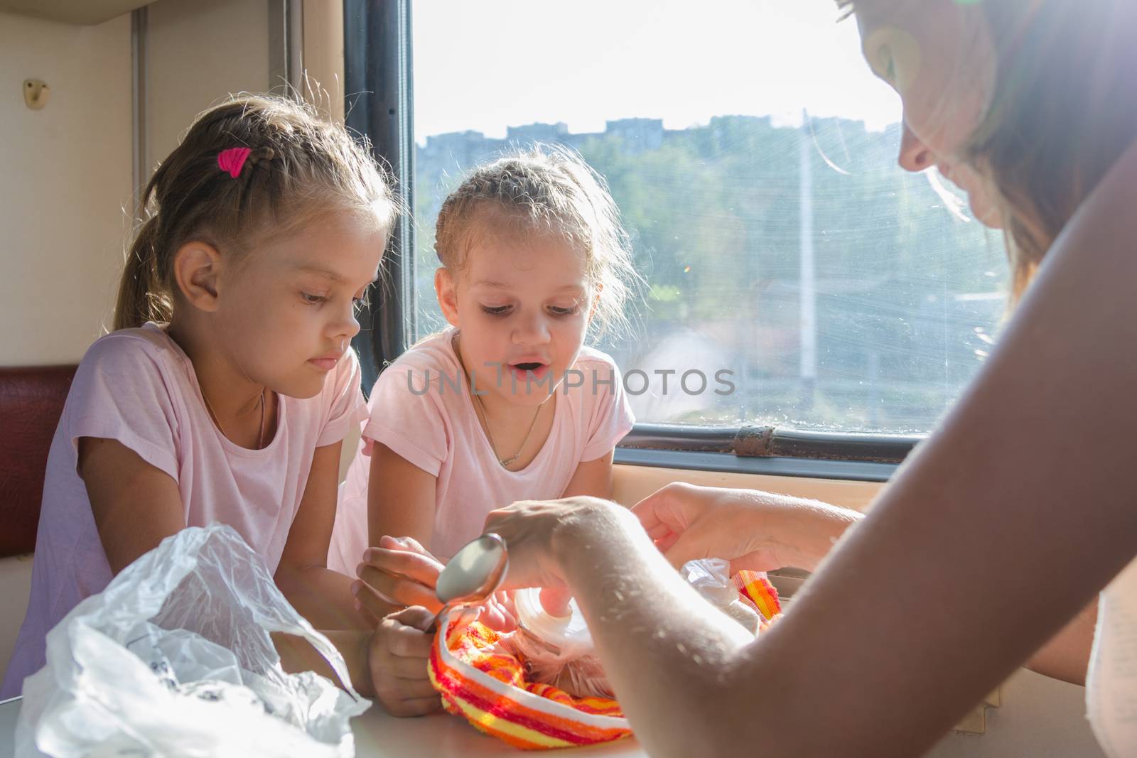My mother unpacks prepared home food for hungry children in second-class train carriage