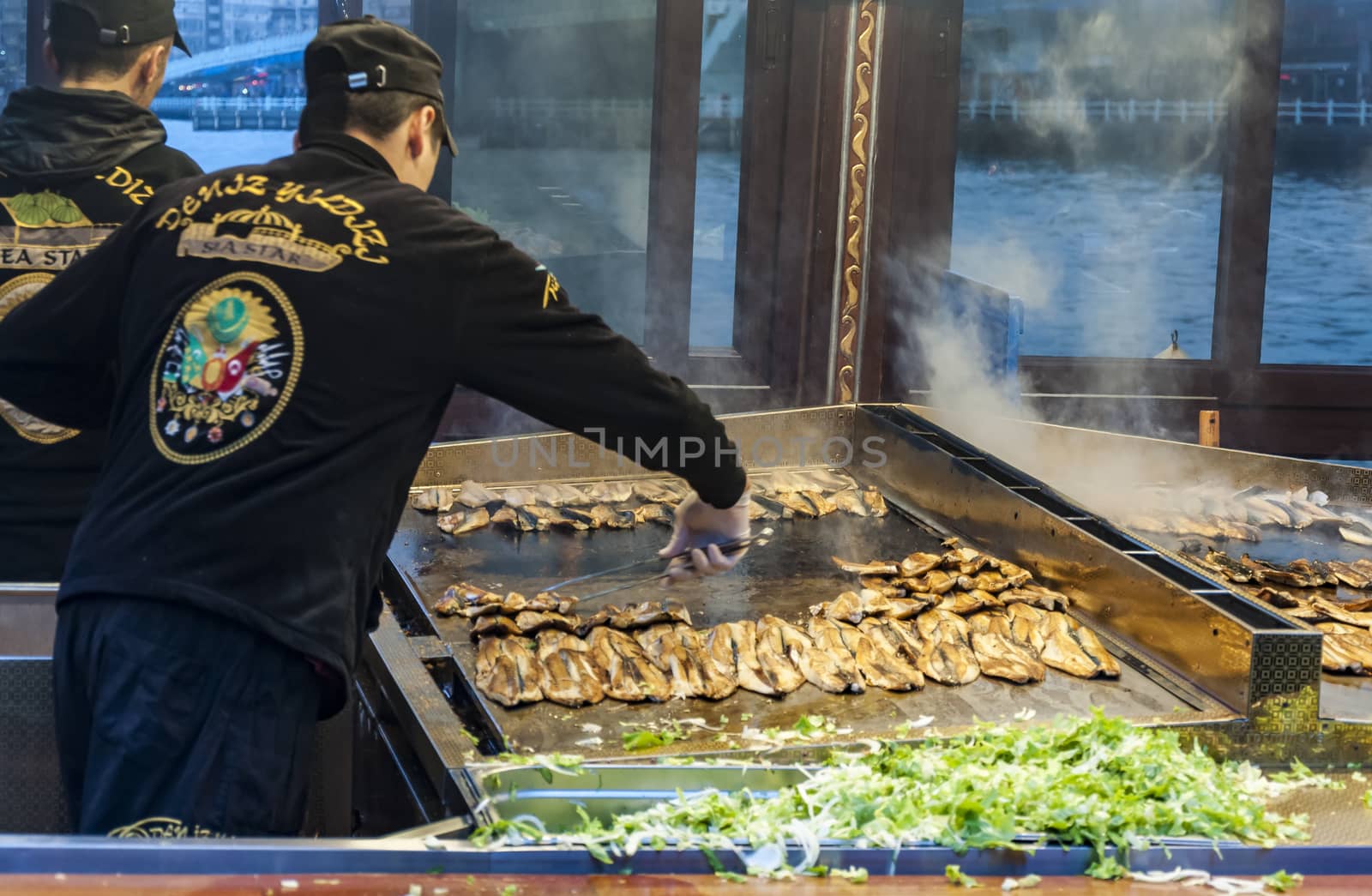 Istanbul fish market  by edella