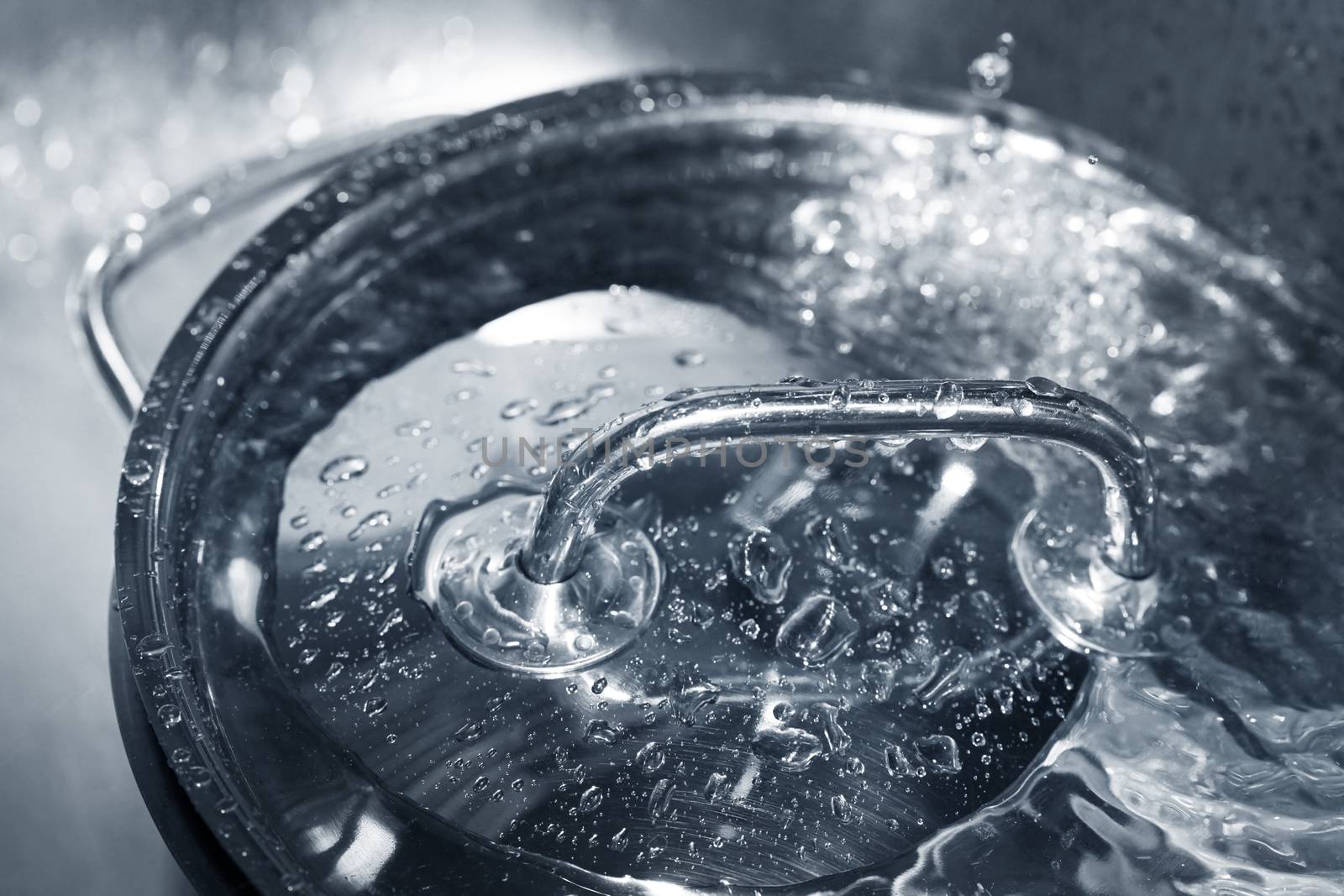 Steel lid from the pan with water drops