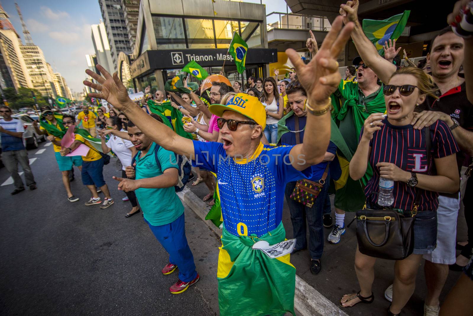  BRAZIL, Sao Paulo : People demonstrate against Brazilian former president (2003-2011) Luiz Inacio Lula da Silva in Sao Paulo, Brazil on March 19 2016. Brazilian lawmakers relaunched impeachment proceedings against President Dilma Rousseff Thursday and a judge blocked her bid to bring her powerful predecessor into her cabinet, intensifying the political crisis engulfing her.