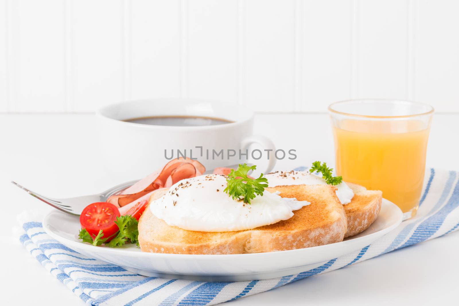 Perfectly Poached Egg by billberryphotography