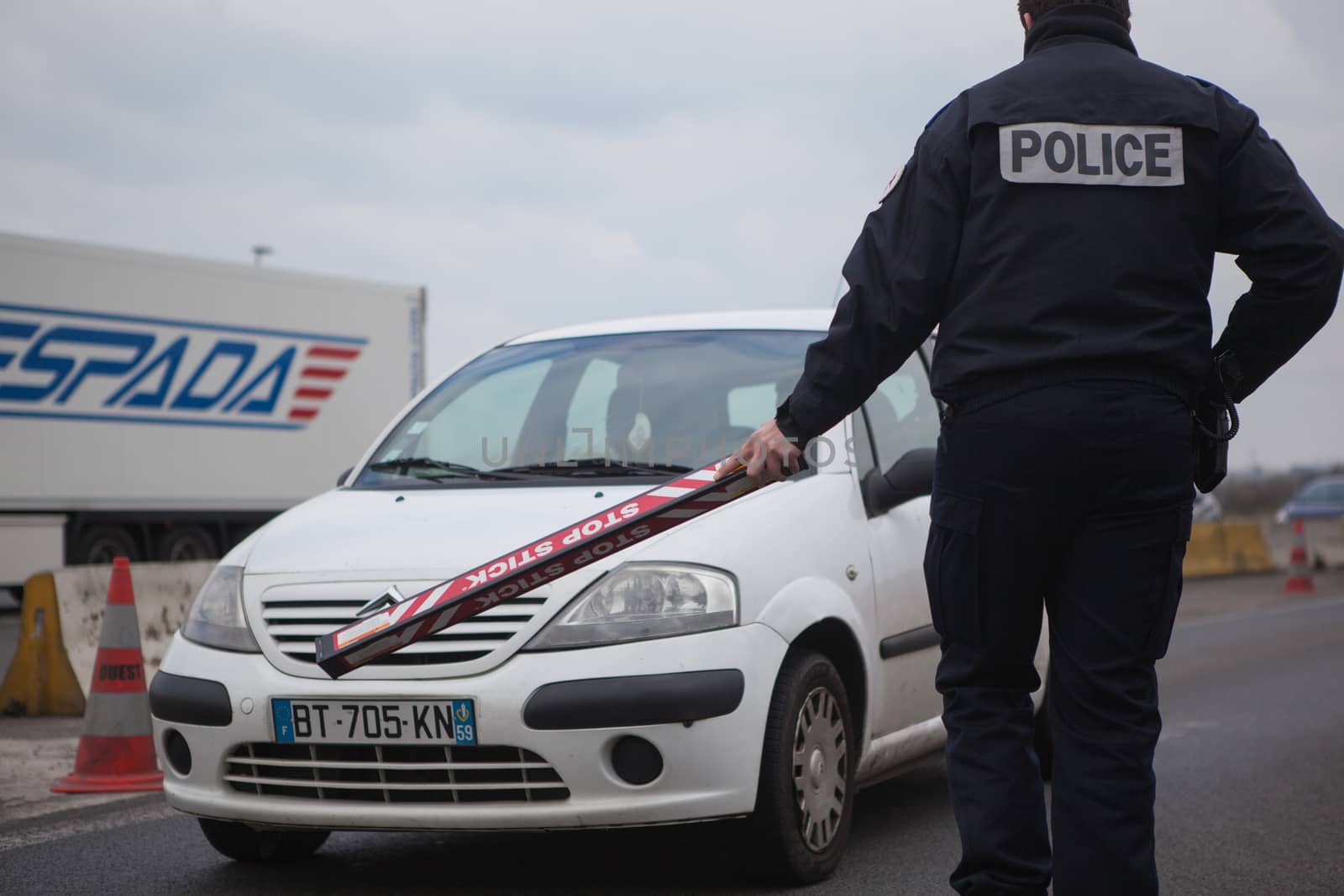 FRANCE, Neuville-en-Ferrain: French police officer checks vehicles at the French-Belgian border, near Neuville-en-Ferrain, northern France, on March 22, 2016 , as security measures have been reinforced after a series of apparently coordinated explosions ripped through Brussels airport and a metro train on Tuesday, killing at least 26 people in the latest attacks to target Europe.
