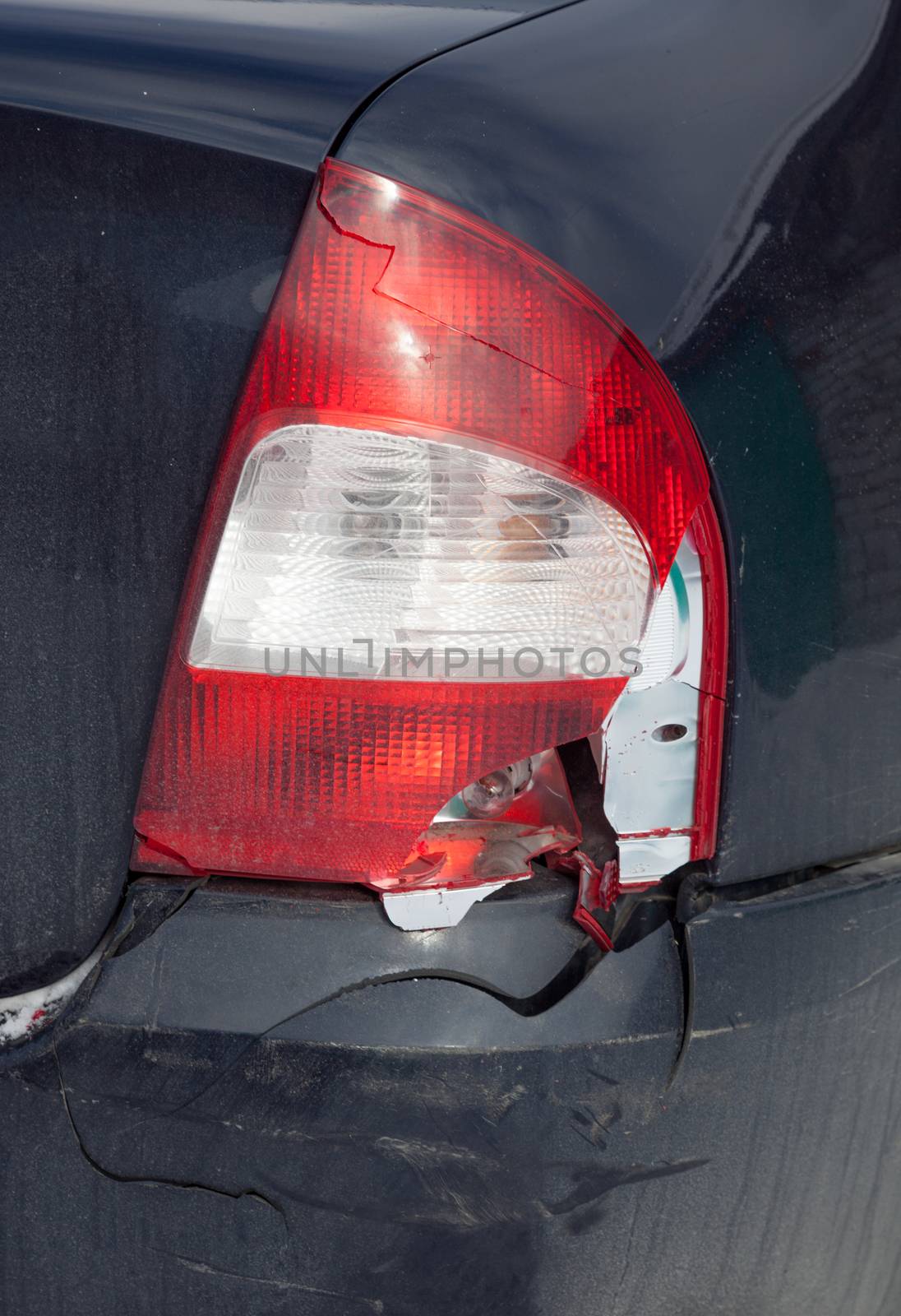 Damage bumper and headlights in the accident