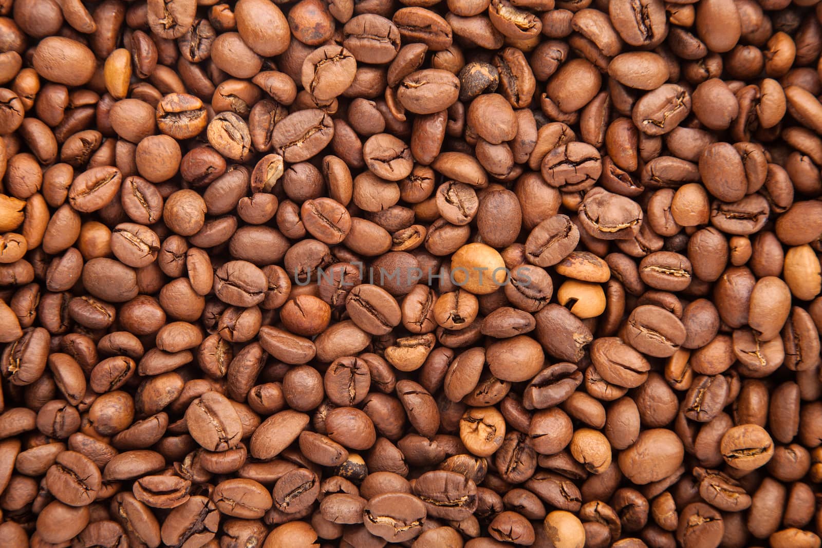 roasted coffee beans background by traza