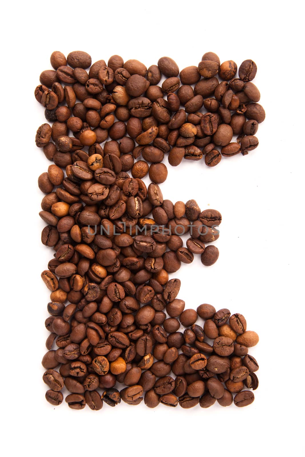 Alphabet letter E of roasted coffee beans isolated on white background by traza