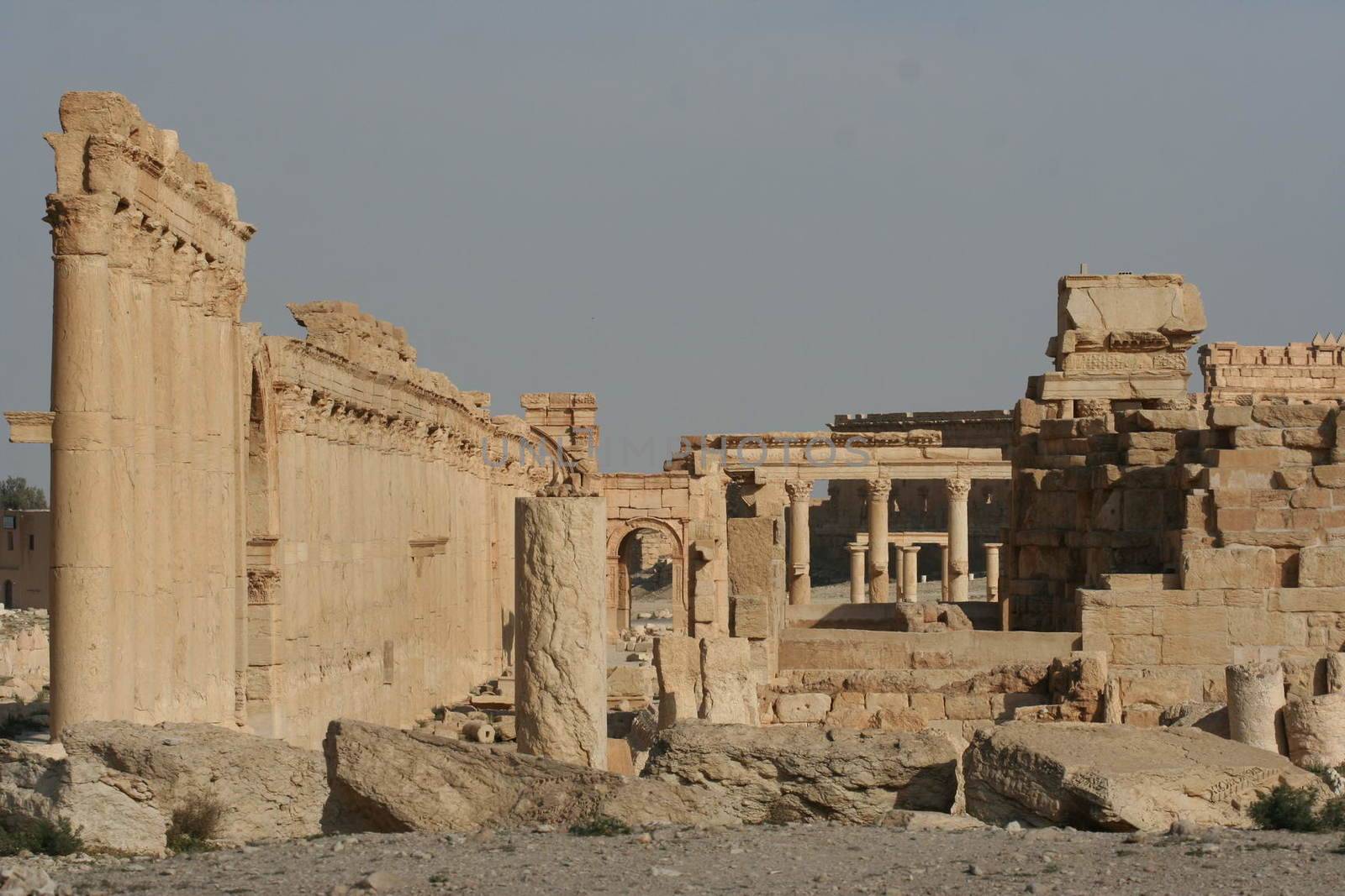 SYRIA, Palmyra : A picture shows ruins of the antique city of Palmyra located on an oasis in central Syria on April 13, 2010. Syria's antiquities chief hailed the imminent recapture of the ancient city of Palmyra from the IS group and vowed to rebuild the famed monuments the jihadists have destroyed, on March 24, 2016.