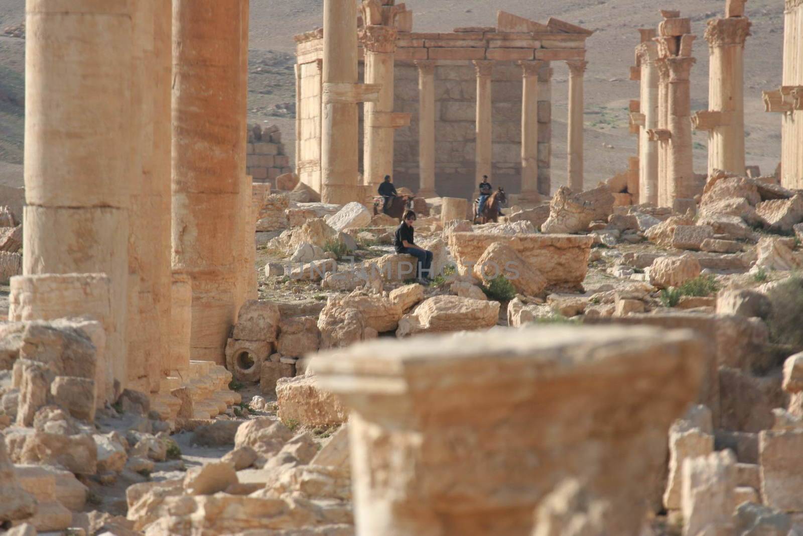 SYRIA, Palmyra : A picture shows ruins of the antique city of Palmyra located on an oasis in central Syria on April 13, 2010. Syria's antiquities chief hailed the imminent recapture of the ancient city of Palmyra from the IS group and vowed to rebuild the famed monuments the jihadists have destroyed, on March 24, 2016.