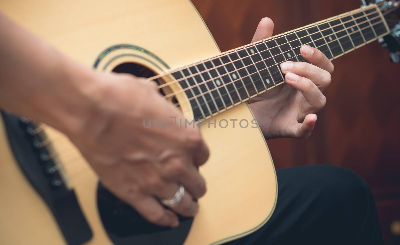 a man pro musician playing the guitar close-up
