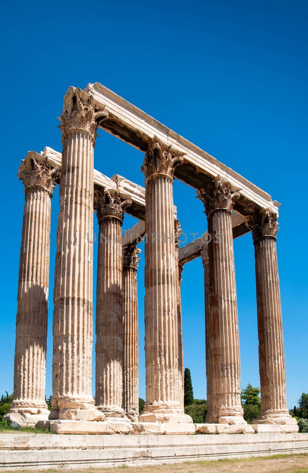 The Temple of Olympian Zeus in Athens by mitakag