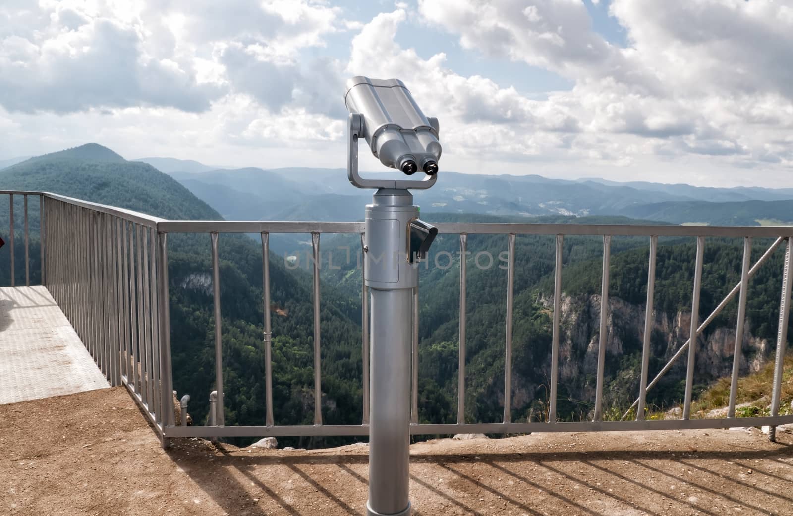 The platform is mounted on the edge of the cliffs at a height of 1563 metres above sea level.