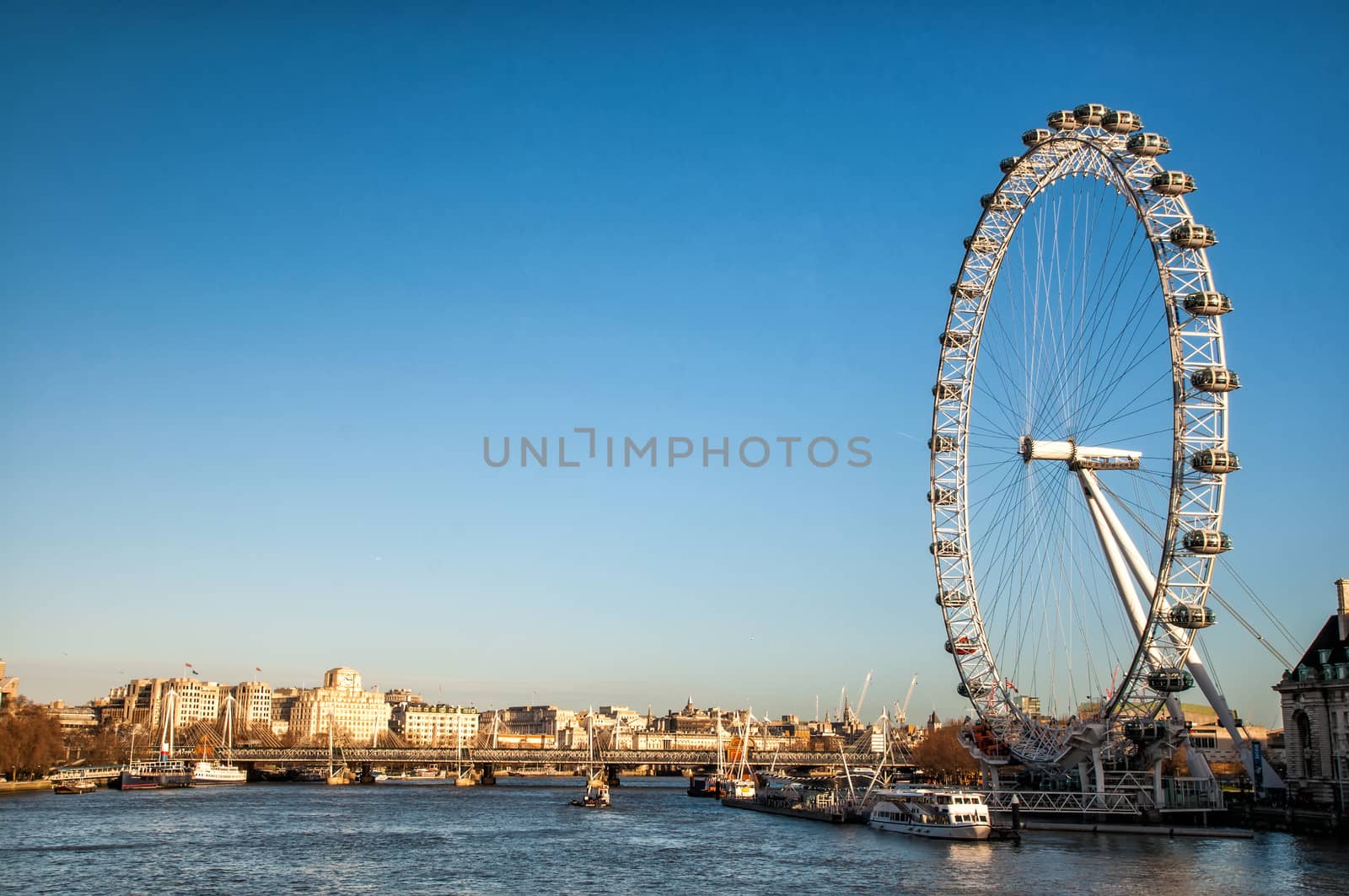 London Eye (135 m tall, diameter of 120 m) - a famous tourist attraction over river Thames