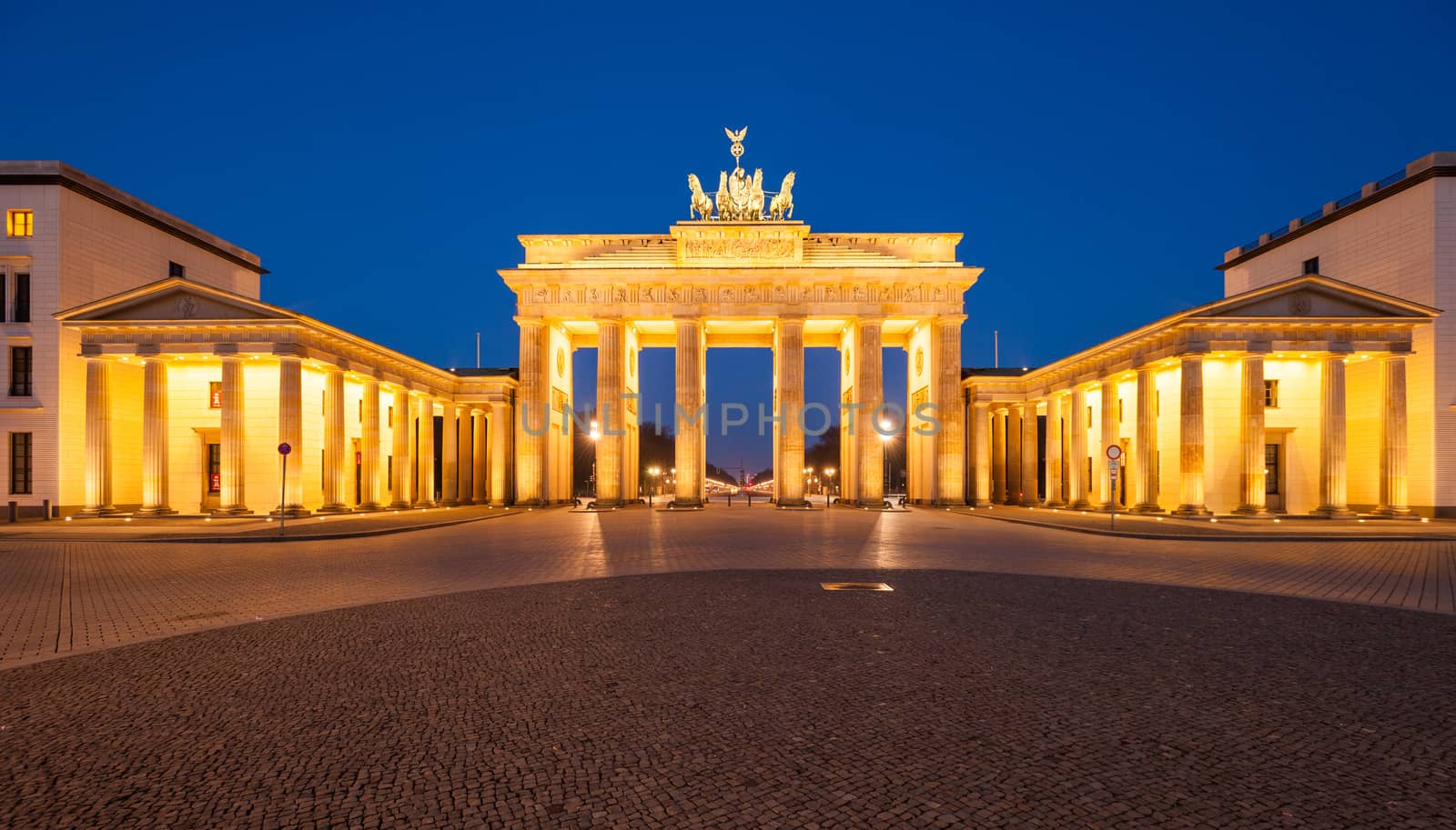 Berlin's Brandenburg Gate (Brandenburger Tor) at dusk