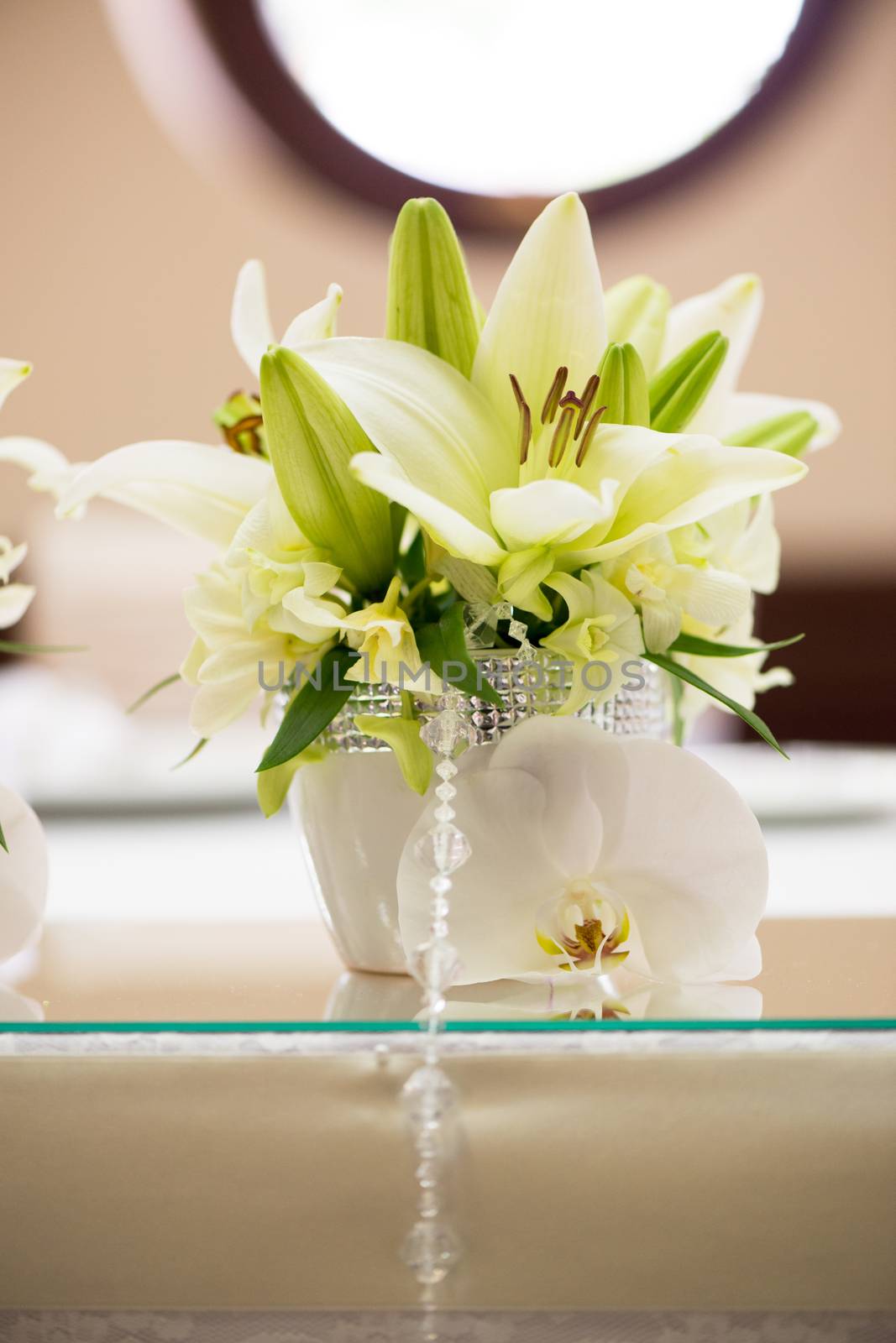 Wedding table decoration with lily
