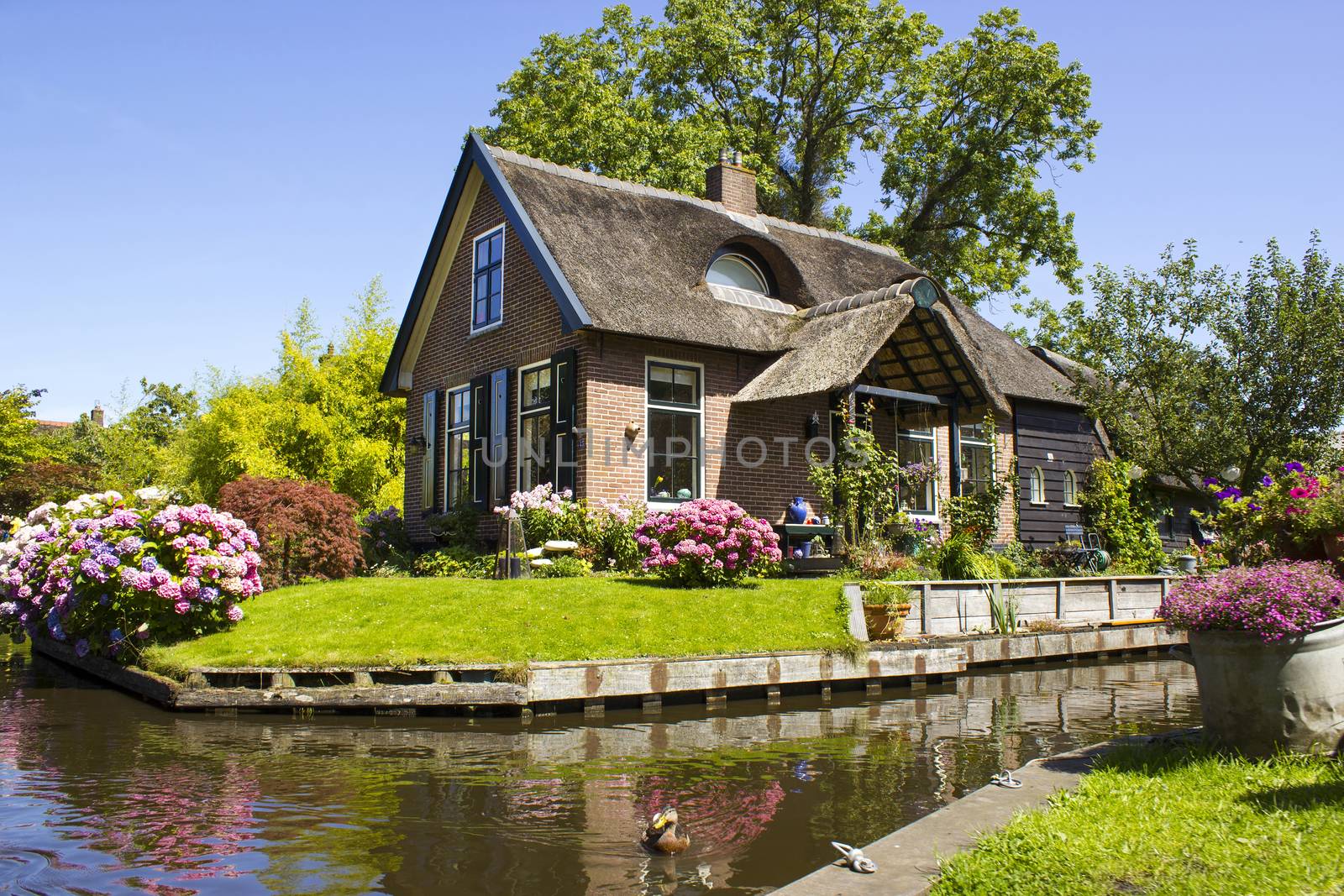 GIETHOORN, NETHERLANDS by miradrozdowski