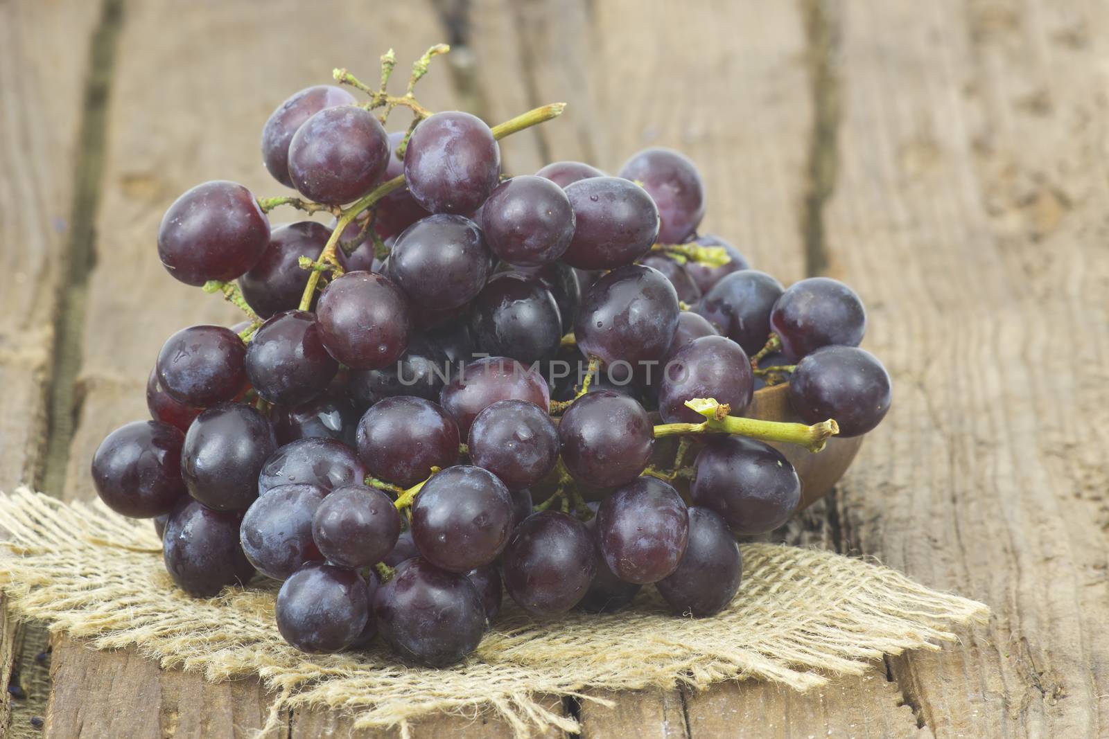 grapes in a bowl by miradrozdowski