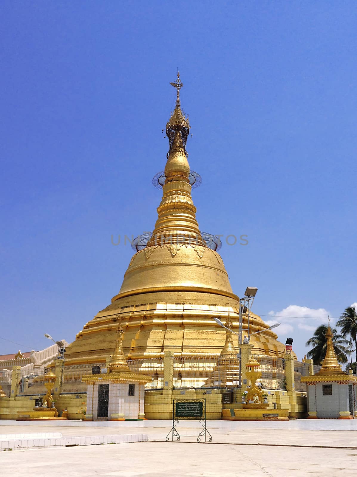 YANGON, MYANMAR - APRIL 16, 2013 : Botataung PagodaYangon, Myanmar