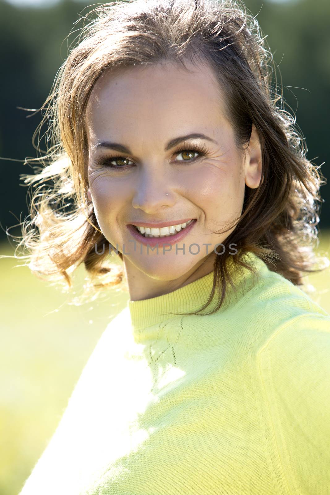 young woman wearing fall fashion outfit outdoors