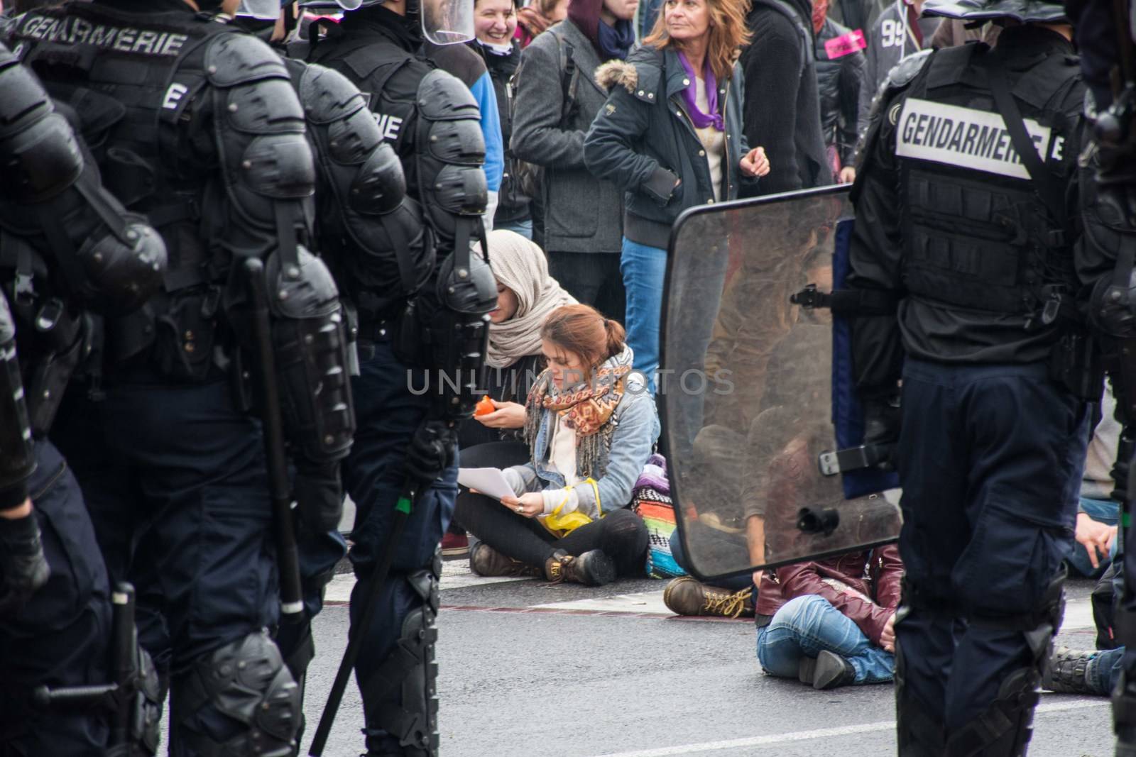 FRANCE, Toulouse:  French riot police officers surround protesters during a demonstration against the French government's planned labour law reforms on March 31, 2016 in Toulouse, southern France. France faced fresh protests over labour reforms just a day after the beleaguered government of President Francois Hollande was forced into an embarrassing U-turn over constitutional changes. 