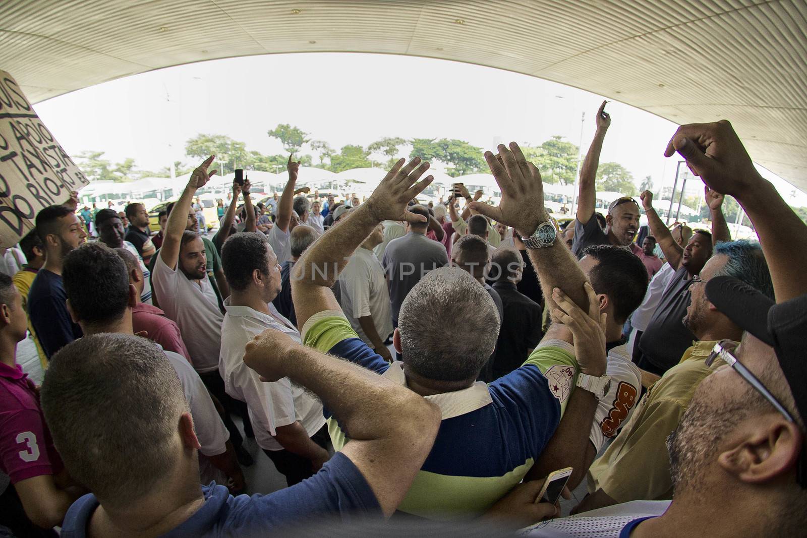 BRAZIL-RIO DE JANEIRO-TAXI DRIVER PROTEST by newzulu