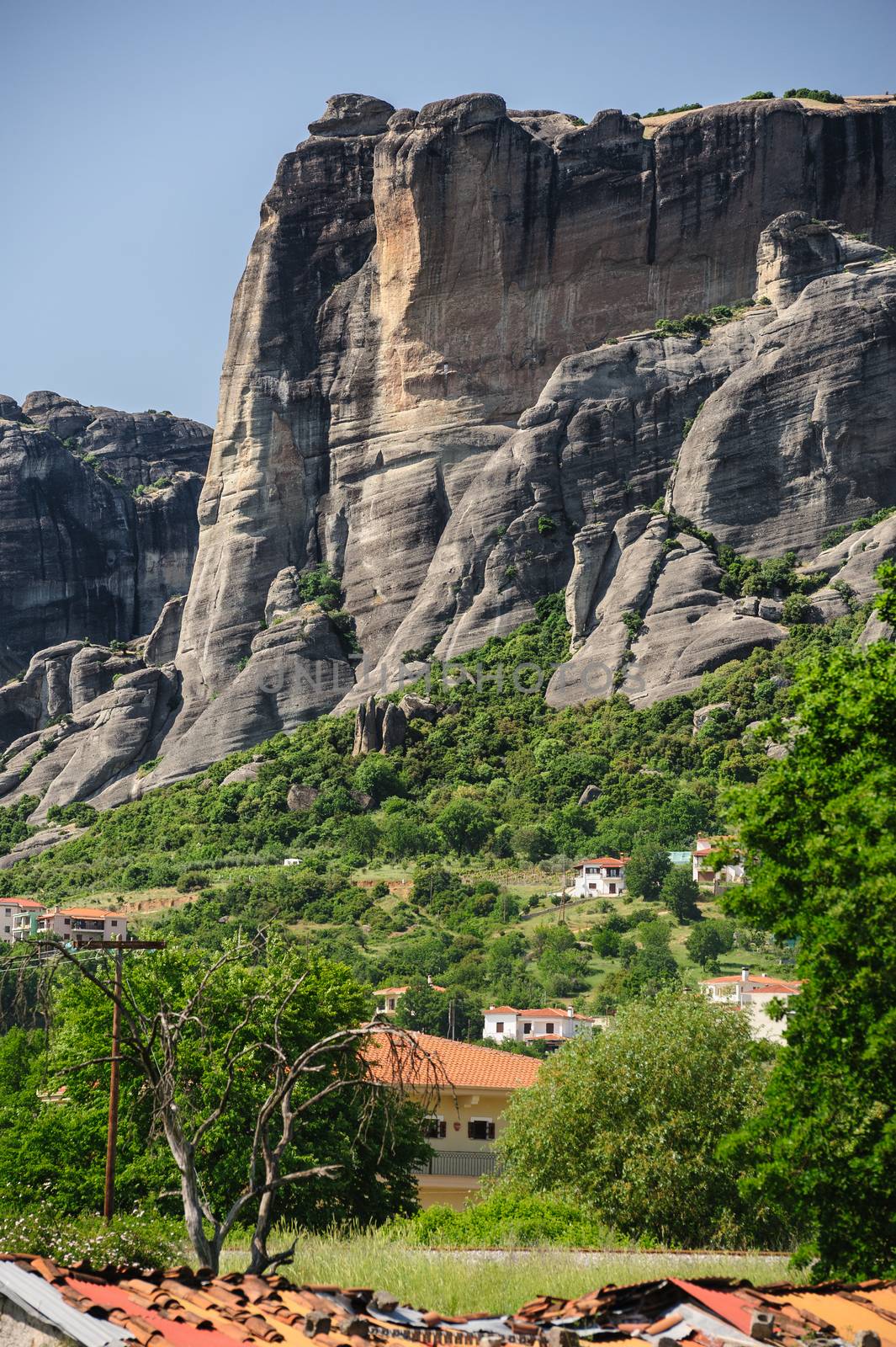 Kalambaka city with rocky mountains of Meteora by starush