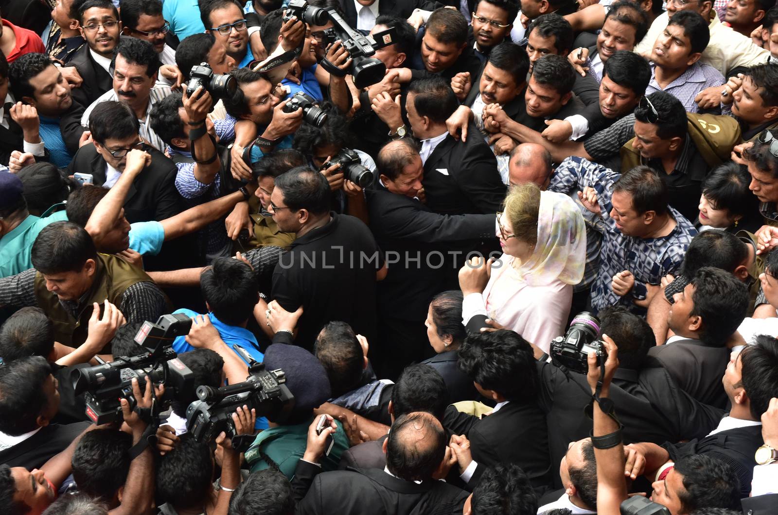 BANGLADESH, Dhaka : Former Bangladeshi prime minister and Bangladesh Nationalist Party (BNP) leader Khaleda Zia arrives at a court in Dhaka on April 5, 2016.A court in Bangladesh granted bail to opposition leader Khaleda Zia on April 5 after issuing a warrant for her arrest over a deadly fire-bomb attack on a bus, her lawyer said