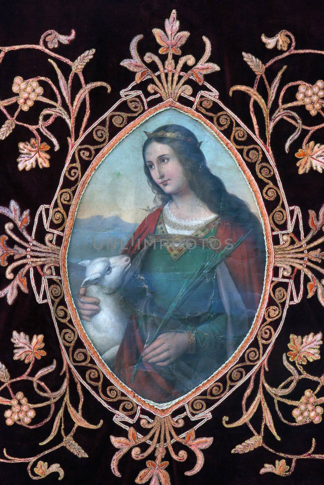 Saint Vincenca, Golden embroidered Church vestments