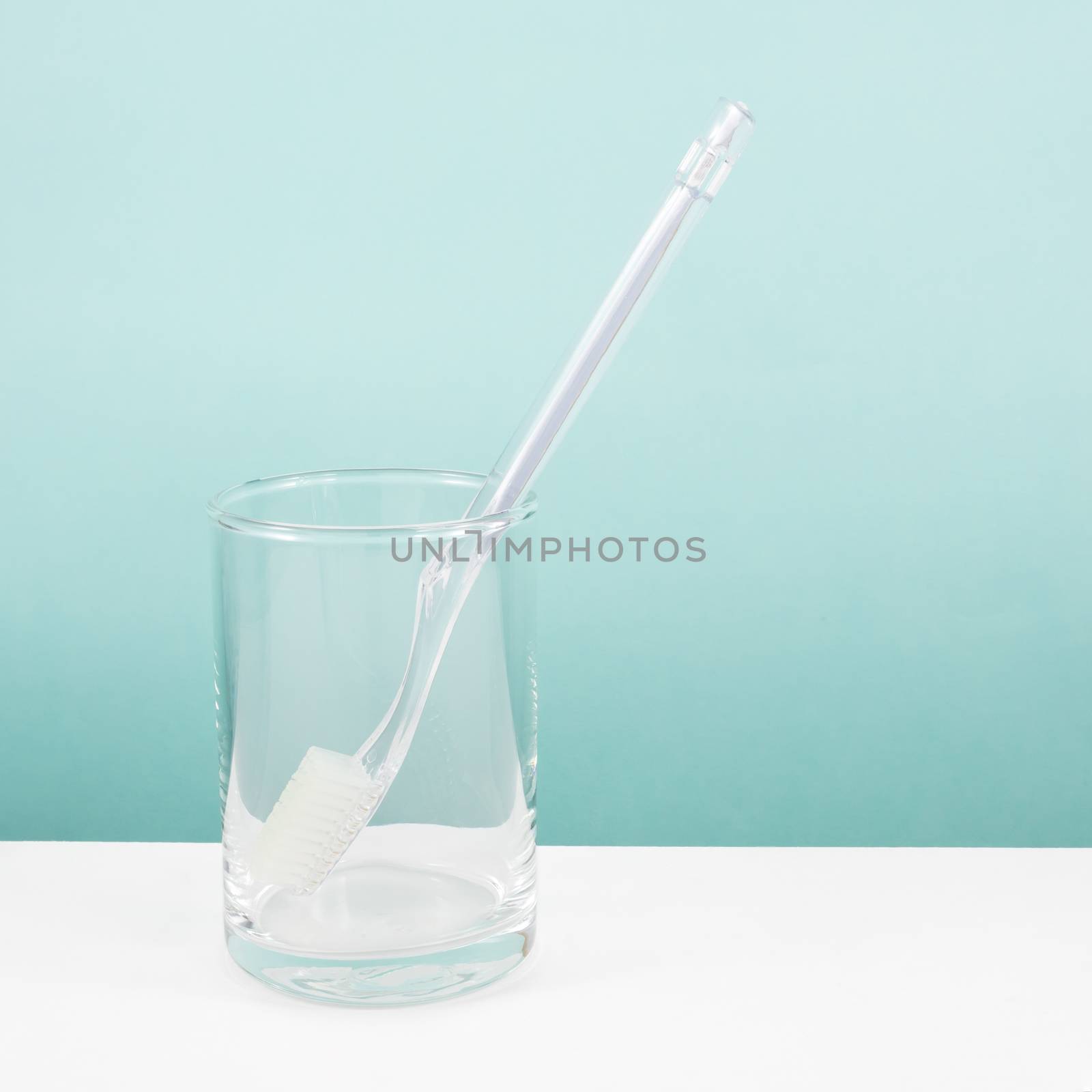 The clear toothbrush with small glass by phasuthorn