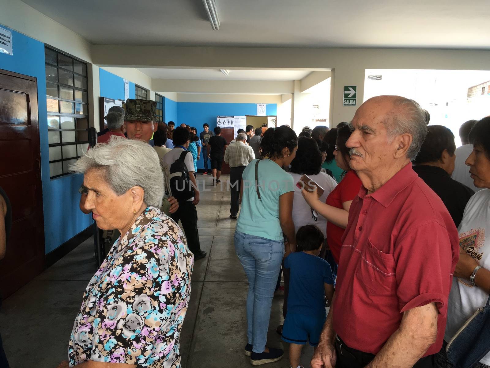 PERU, Lima : Tens of citizens await up to vote at a polling station during the presidential elections in Lima on April 10, 2016.Peruvians voted Sunday on whether Keiko Fujimori, daughter of an ex-president jailed for massacres, should become their first female leader in an election marred by alleged vote-buying and deadly attacks.