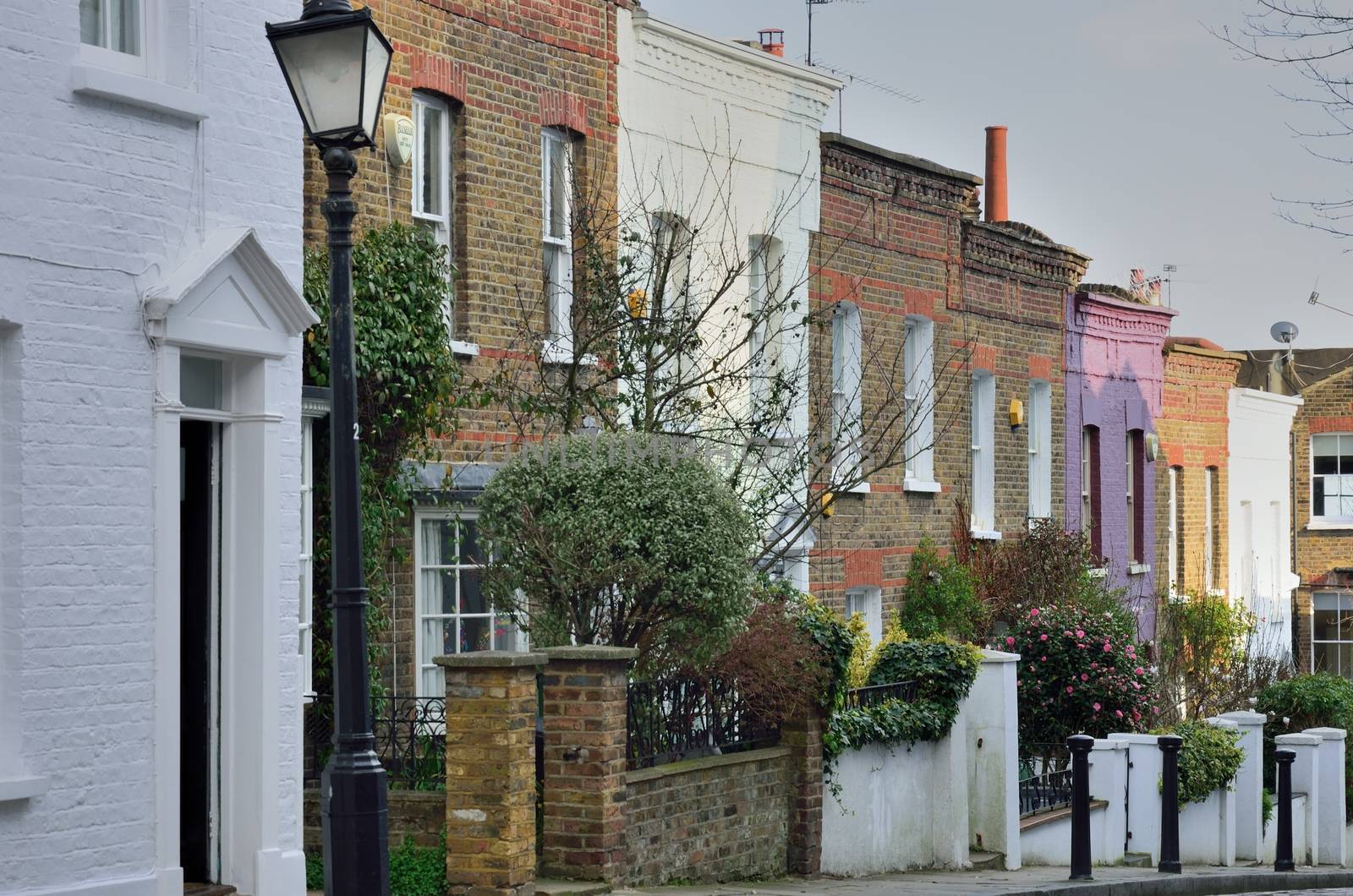 Row of victorian townhouses by pauws99