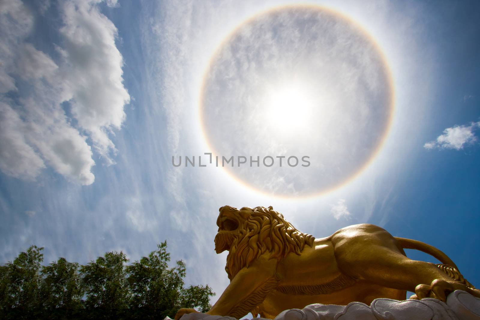 Sun with circular rainbow - sun halo