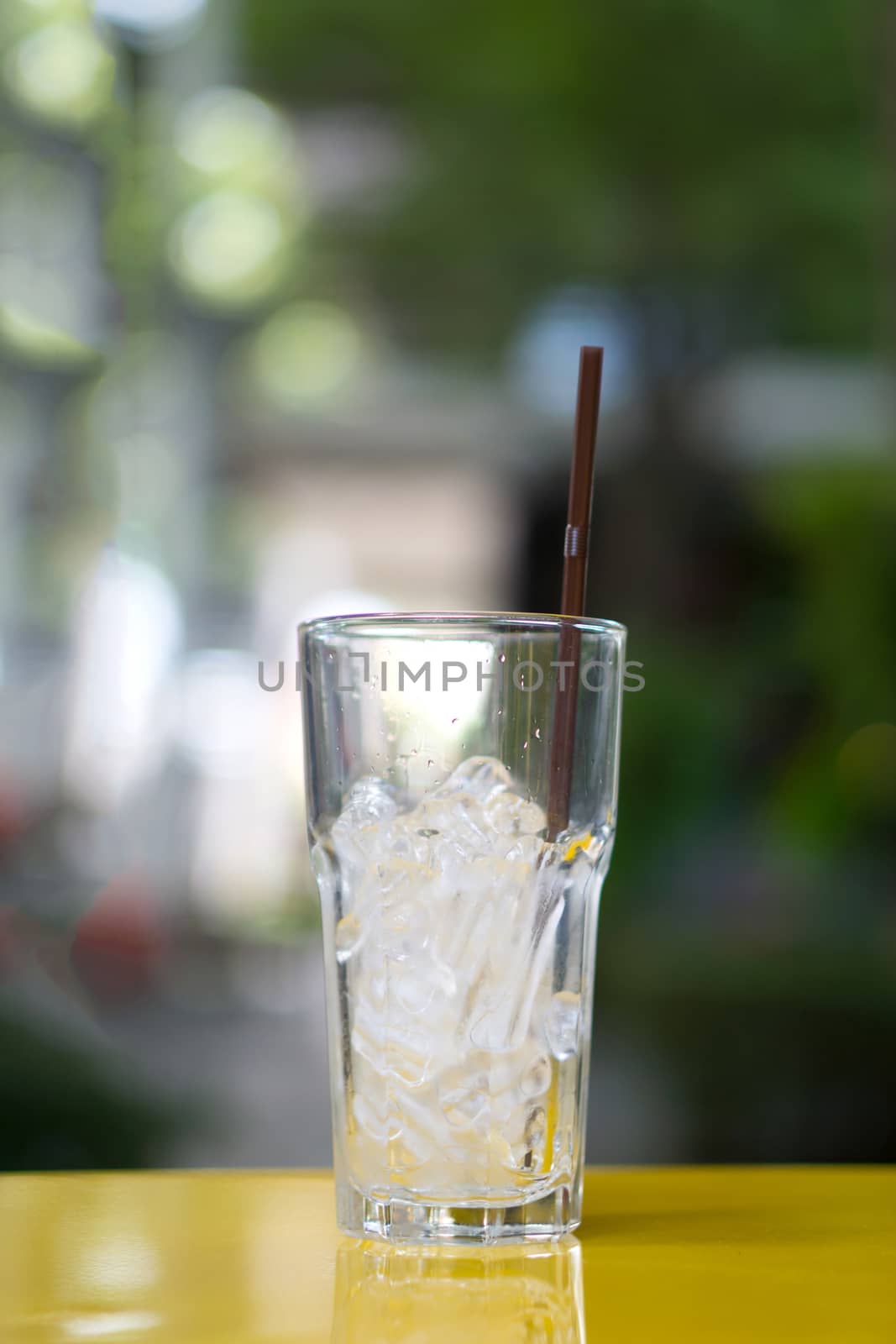 The ice in the glass With plastic tubes