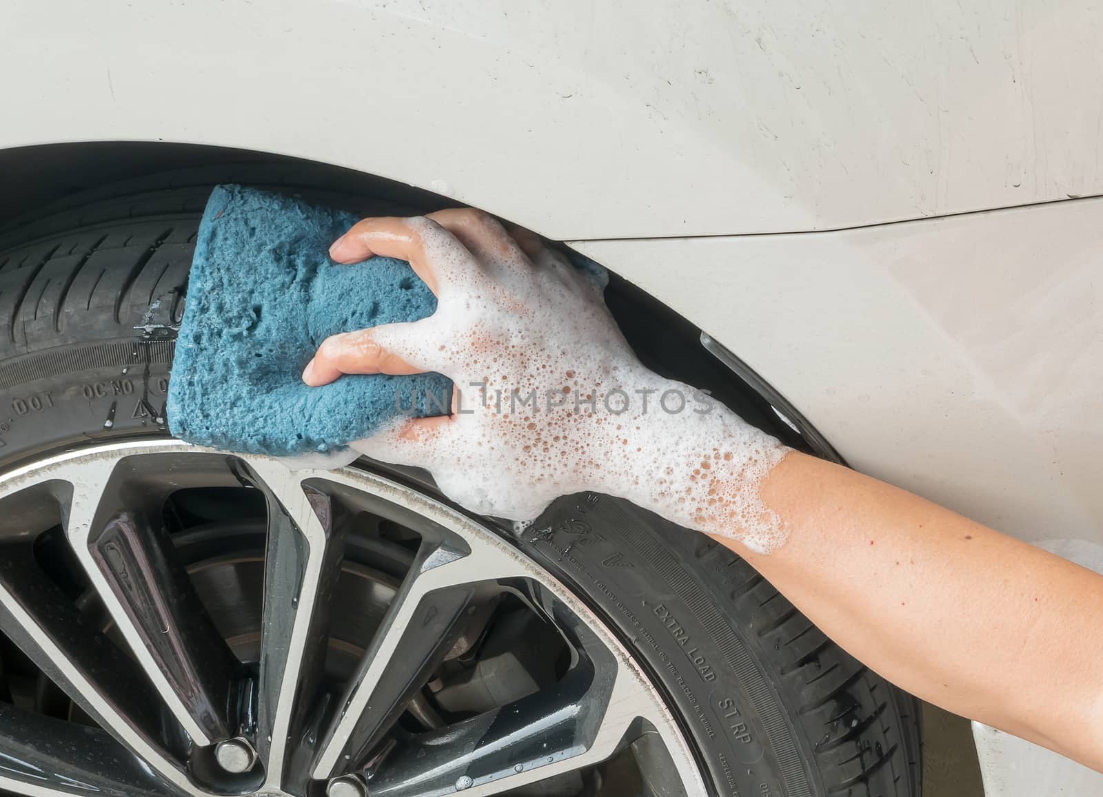 Car wash wheel with his right hand