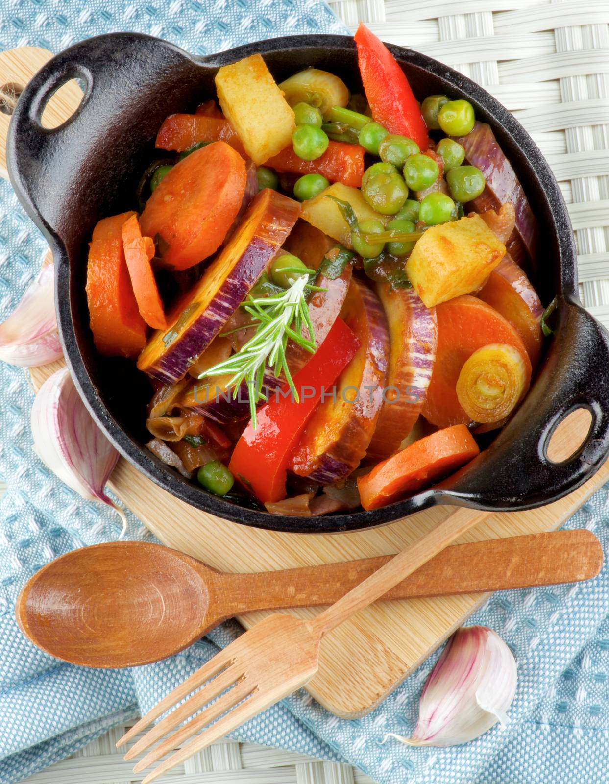 Colorful Vegetables Ragout by zhekos