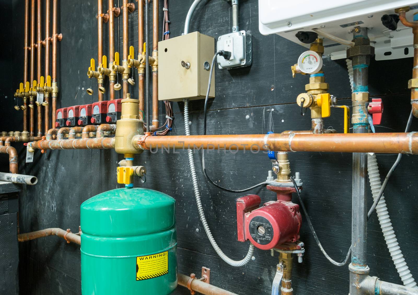 Copper pipes and valves with control unit mounted on the wall