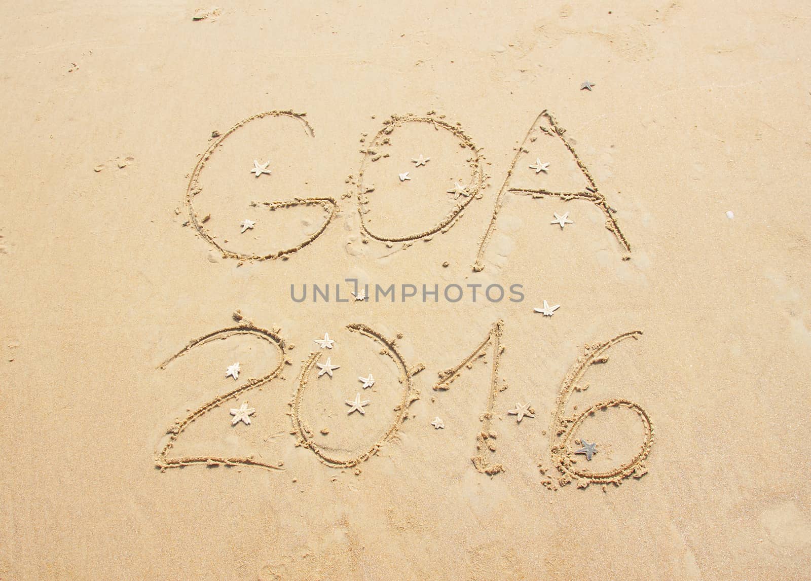 Bright summer travel beach photo with letters and seastars