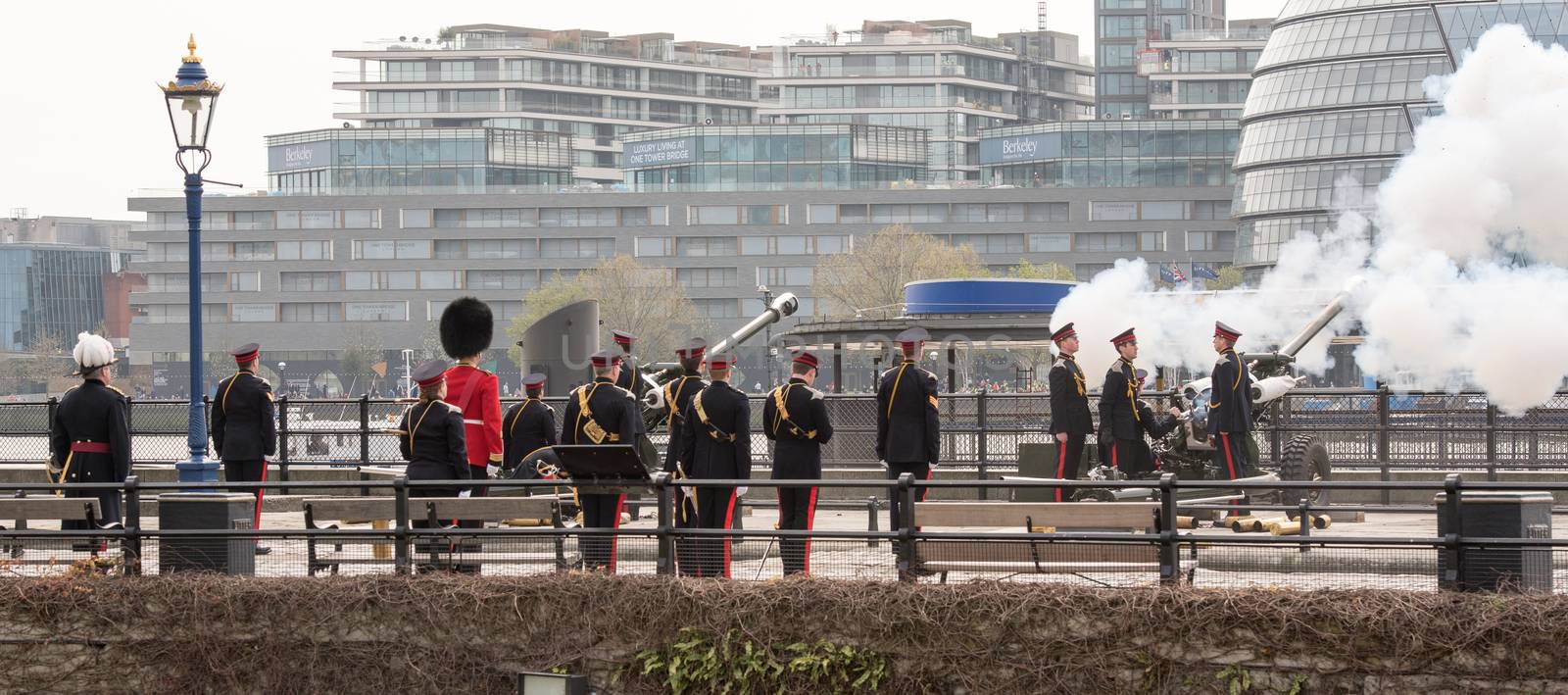 UK, London: The Honourable Artillery Company fires artillery during a 62 gun salute in London for  Queen Elizabeth II 90th birthday on April 21, 2016.Thousands of spectators lined the river for the ceremony. The Queen is the longest reigning monarch in British history. 