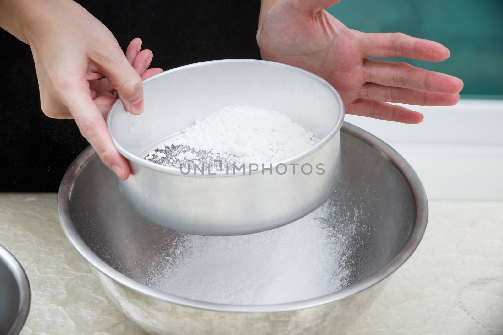 sifting flour with flour filter