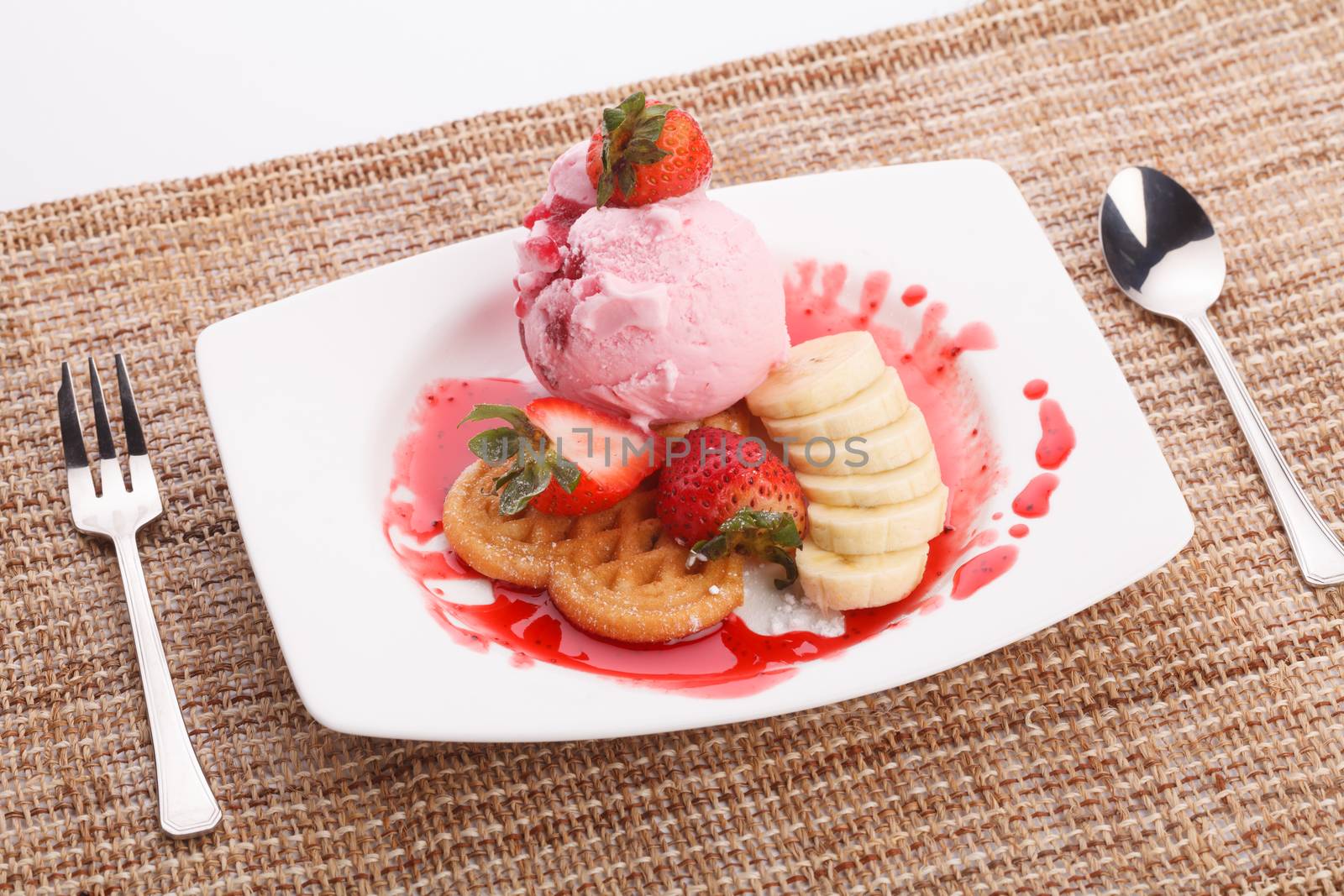 vaniila waffle with strawberry ice cream and banana