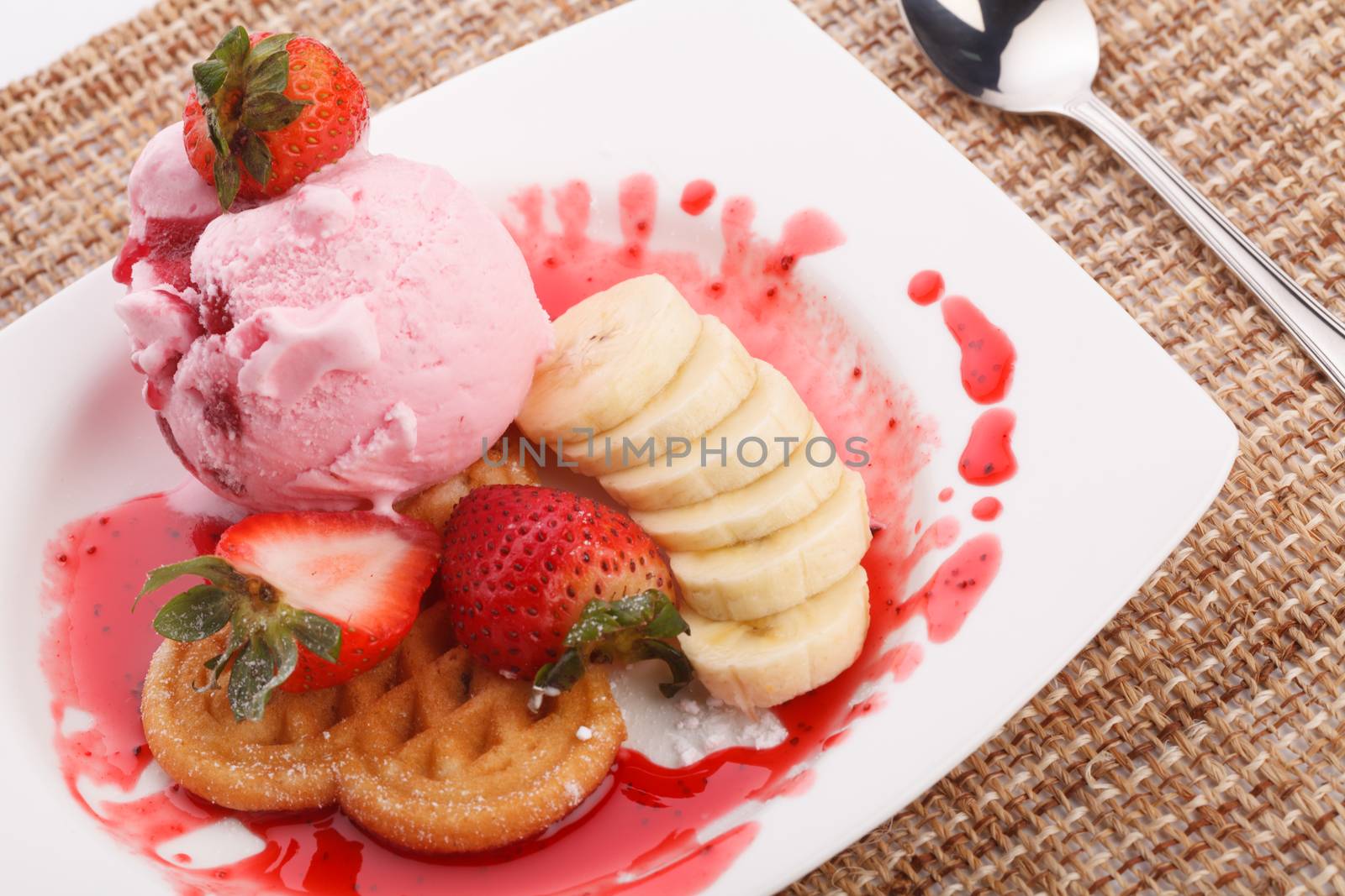 vaniila waffle with strawberry ice cream and banana