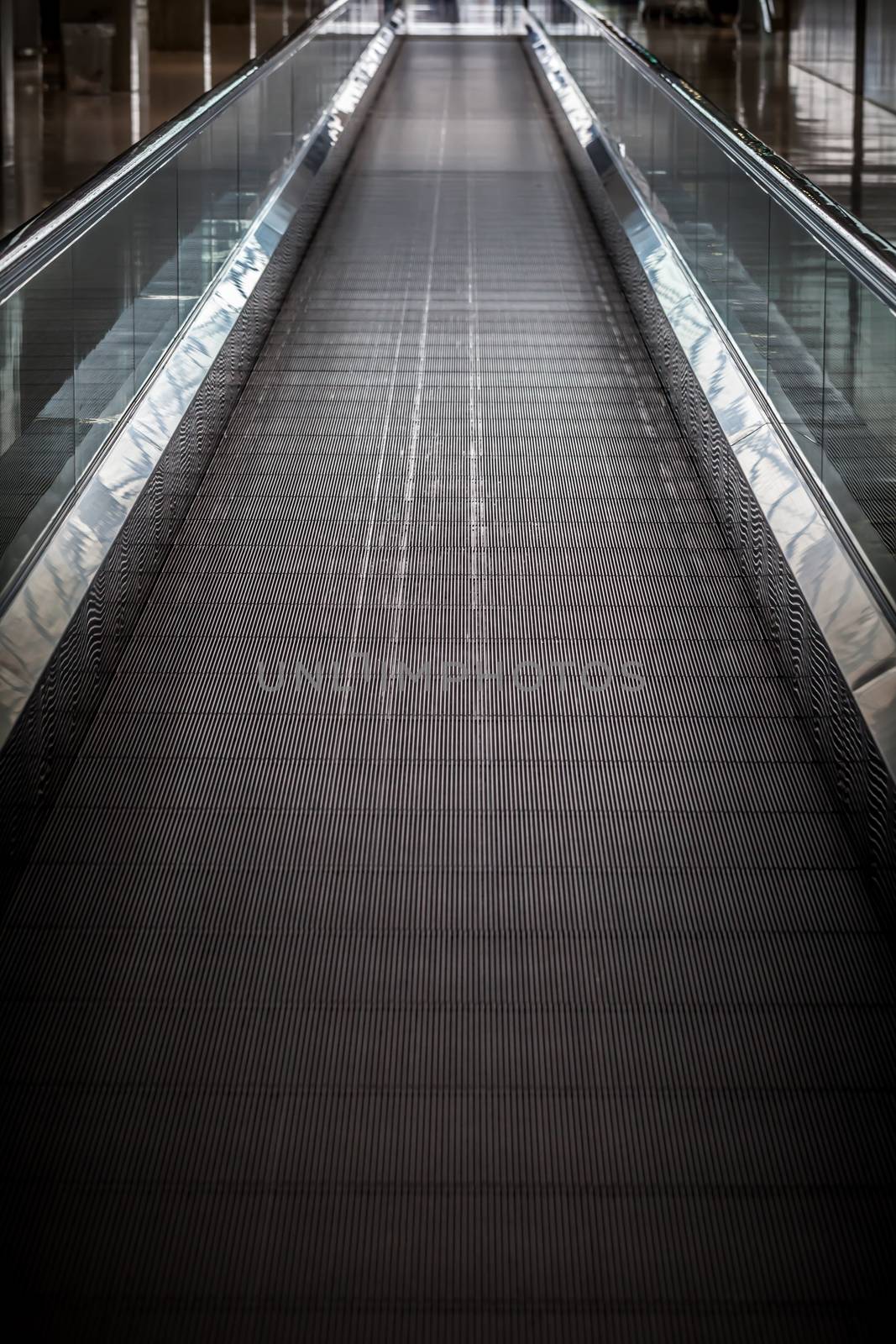 moving walkway in the airport