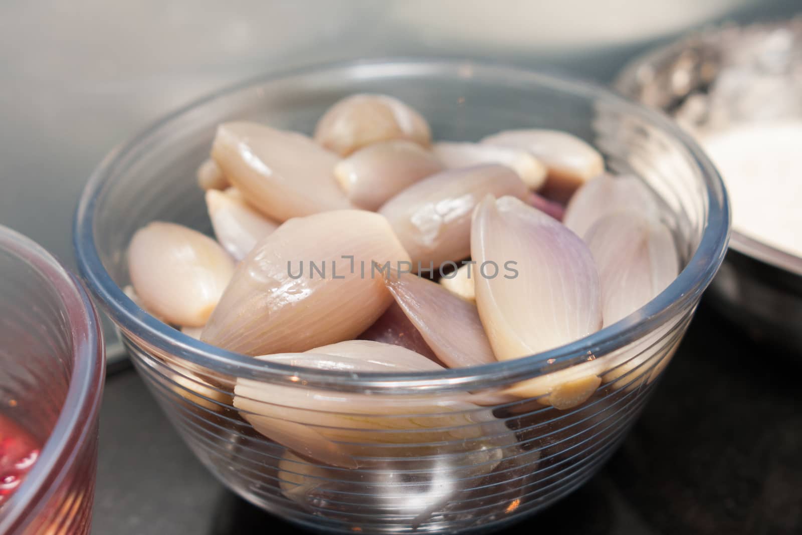 fresh shallot onion in glass bowl