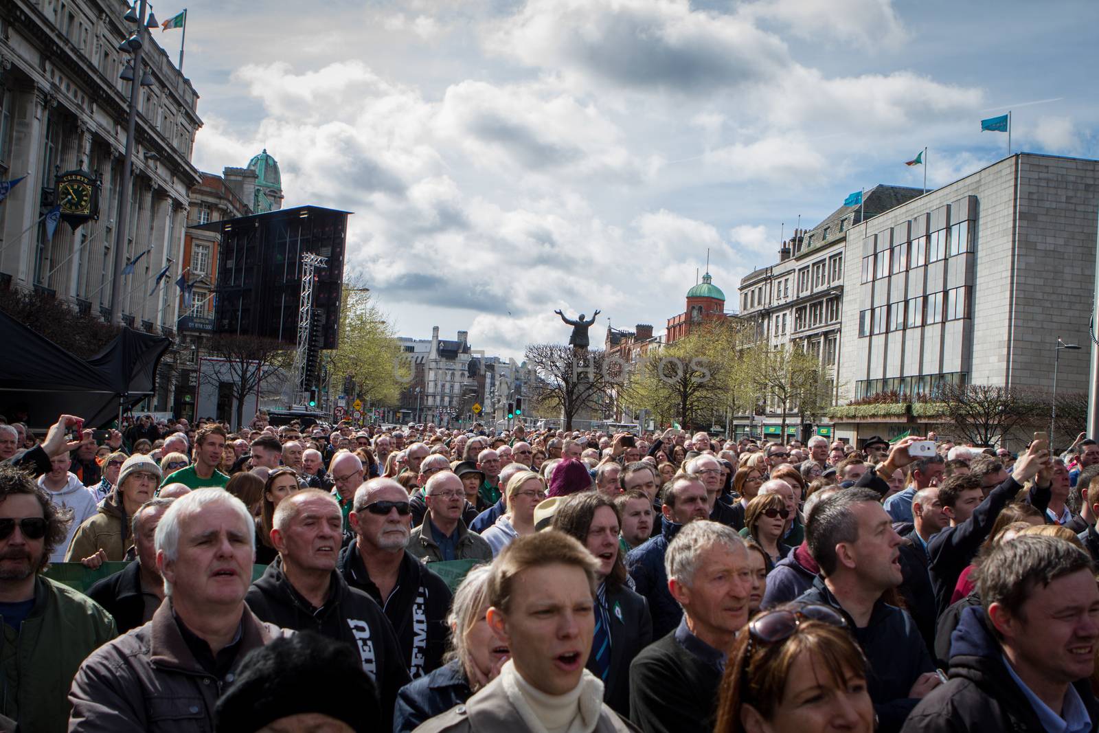 IRELAND, Dublin: Thousands demonstrate to commemorate the 100 year anniversary of the 1916 Easter Rising in front of the GPO General Post Office in central Dublin on April 24, 2016. Irish people has the opportunity to host a proper ceremony on behalf of all citizens that will pay proper tribute to the men and women of 1916 and to the Proclamation of the Irish Republic Thousand of people celebrate the big day in Ireland.