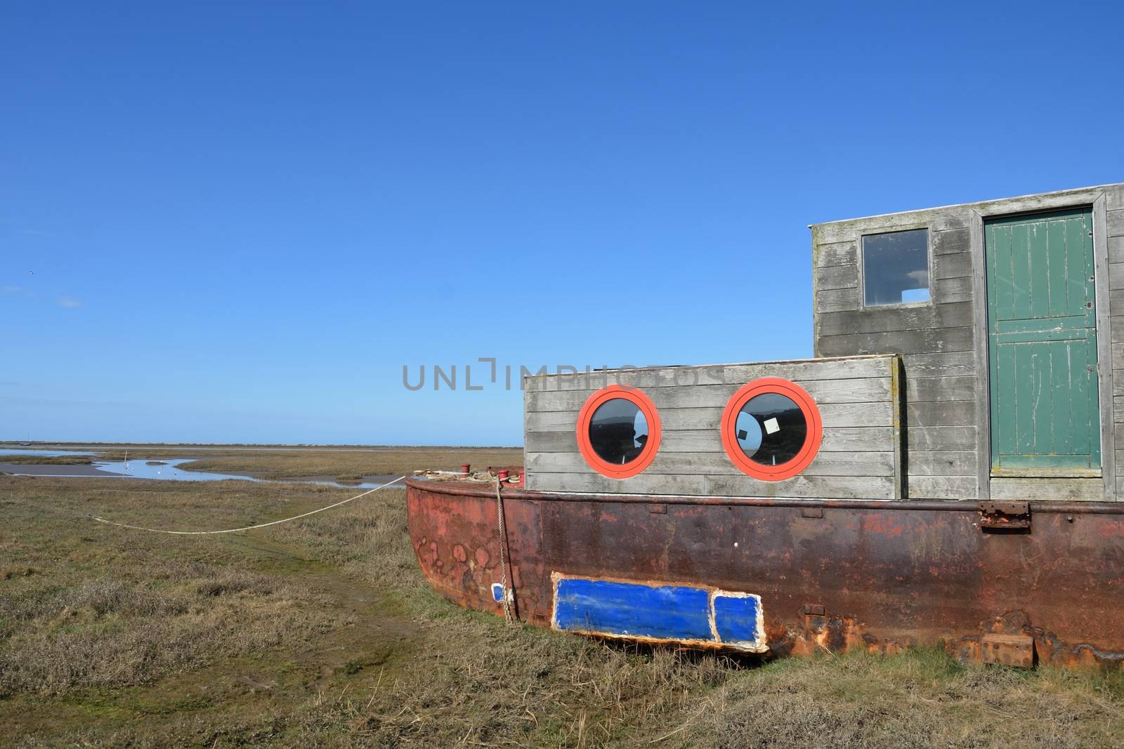 Rusty Houseboat overlooking estuary by pauws99