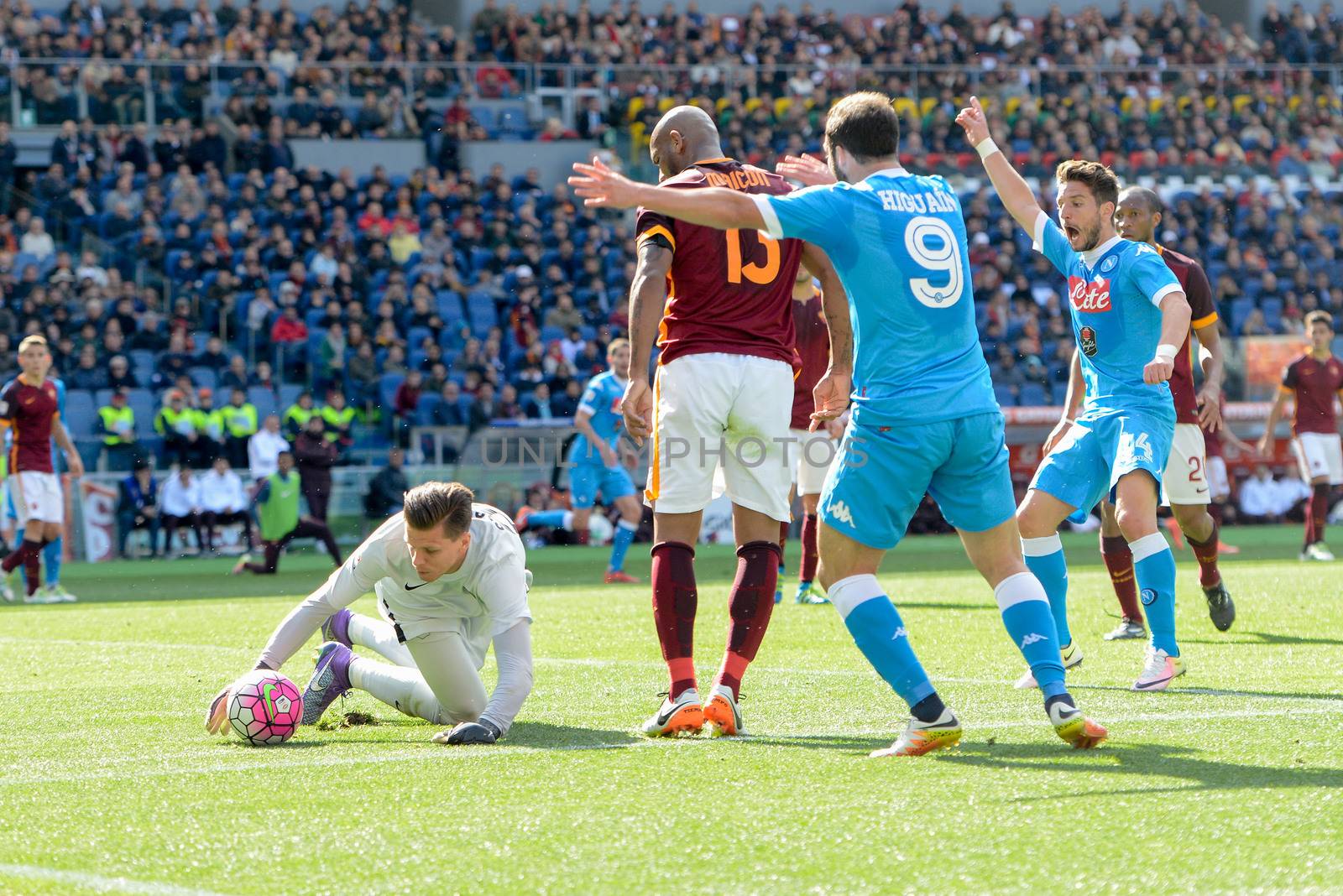ITALY, Rome: Wojciech Szczesny during the Italian Serie A football match A.S. Roma vs S.S.C. Napoli at the Olympic Stadium in Rome, on April 25, 2016