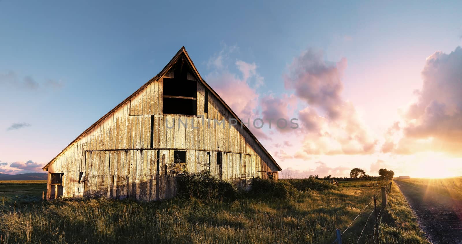 Sunset at an Abandoned Barn, Color Image, Emening, Sunrays