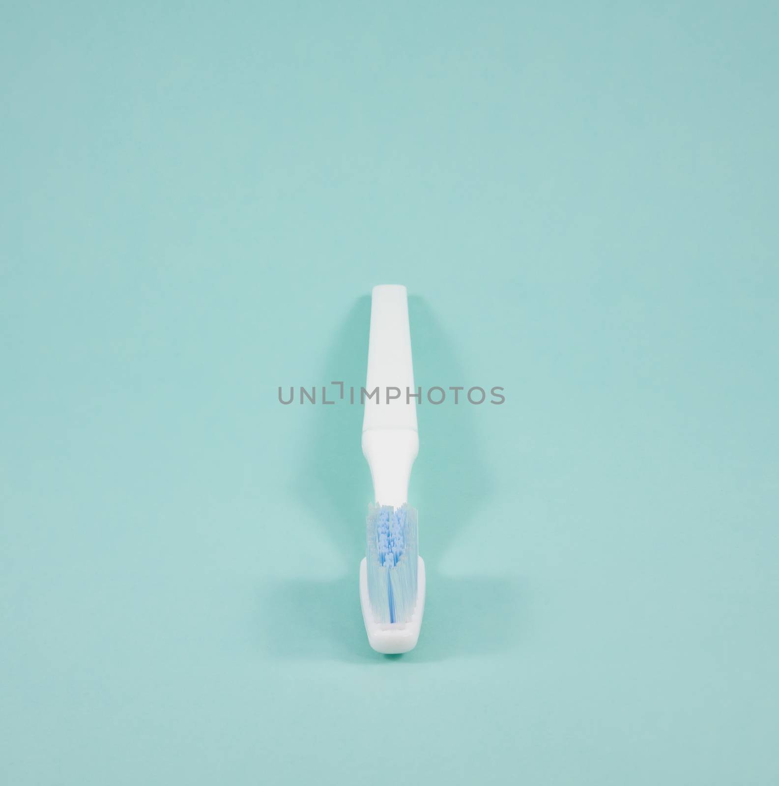 The clean white toothbrush by phasuthorn